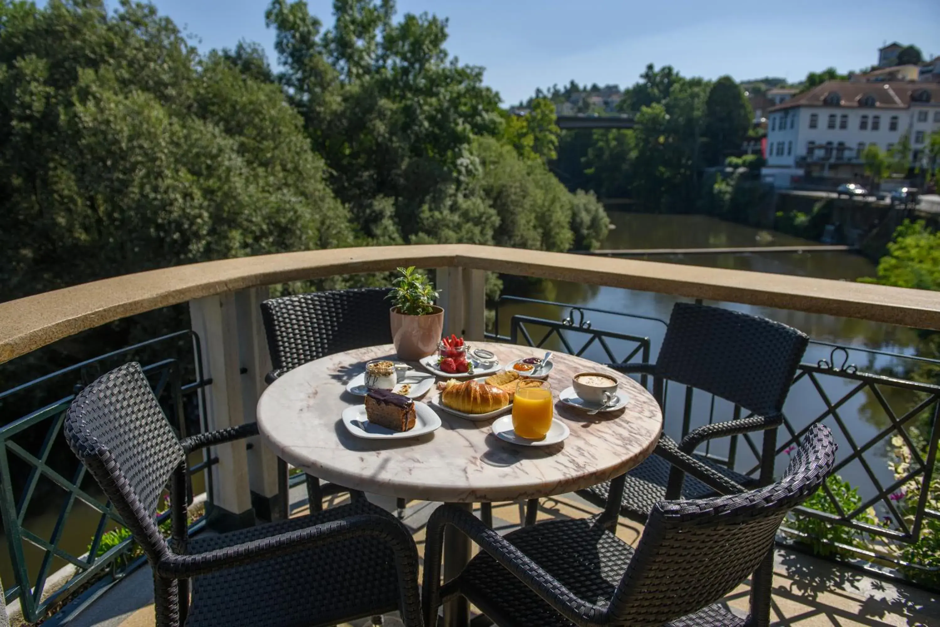 Breakfast in Covelo - The Original Rooms and Suites Breakfast in Covelo - The Original Rooms and Suites