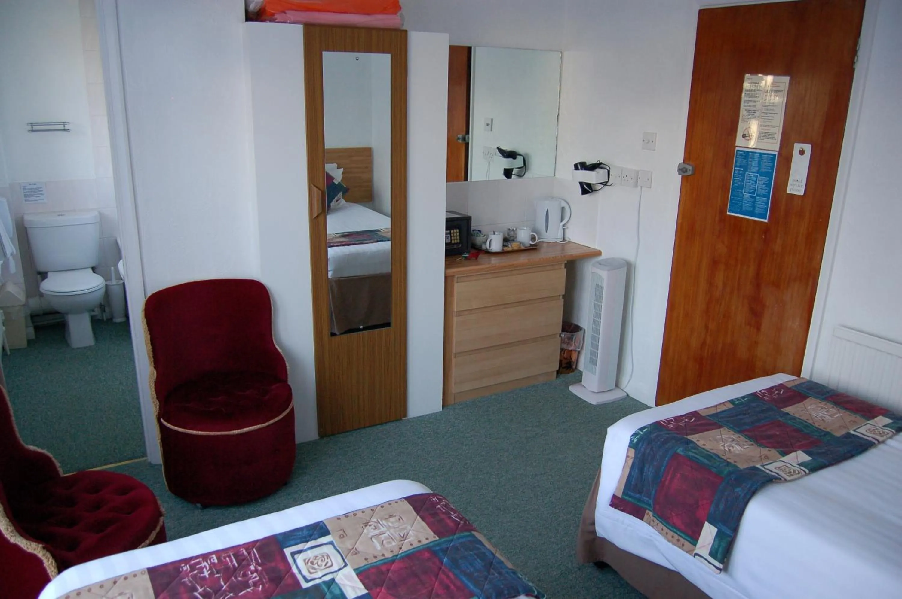 Bedroom, Bed in The Wight