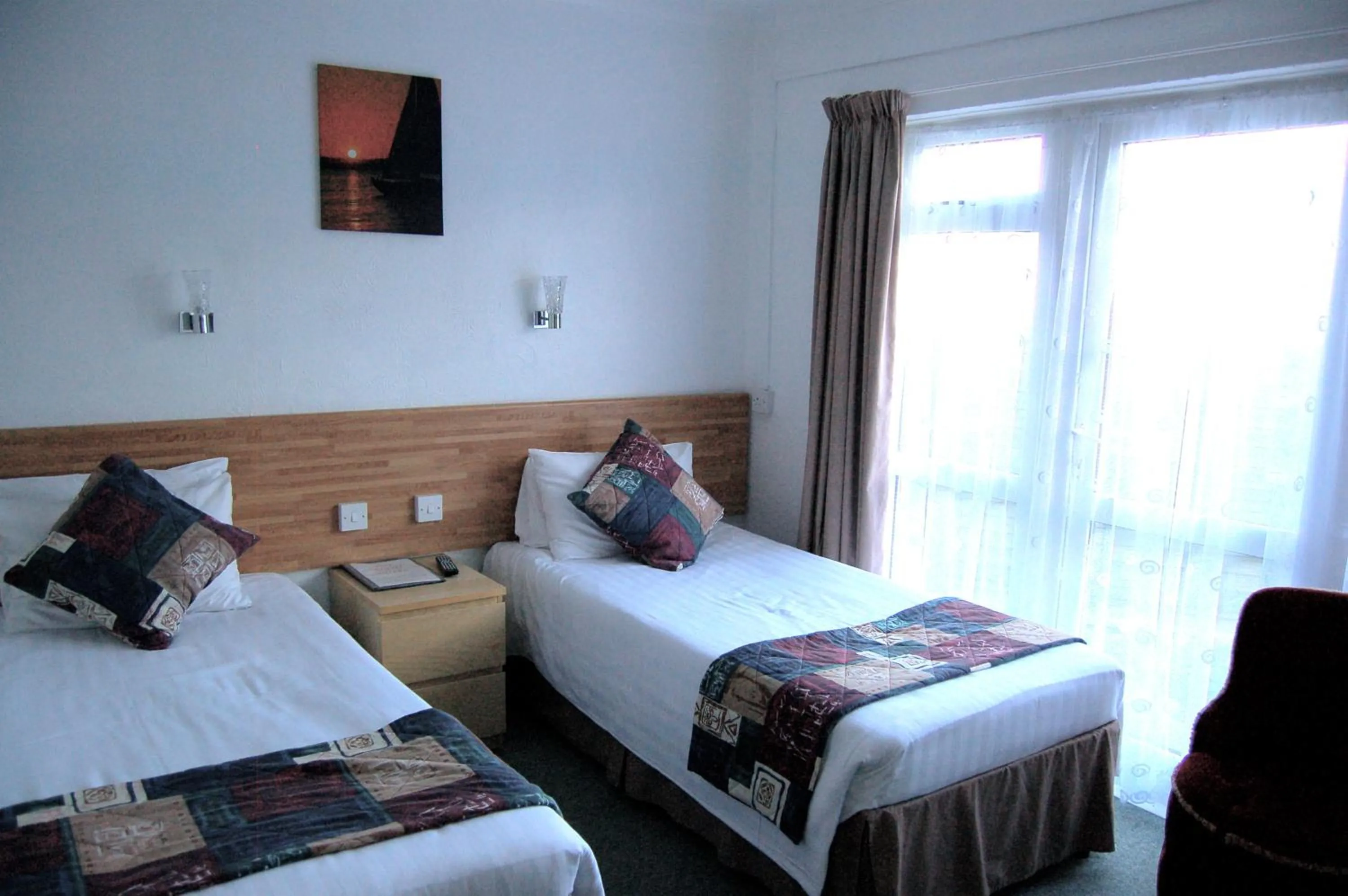 Bedroom, Bed in The Wight