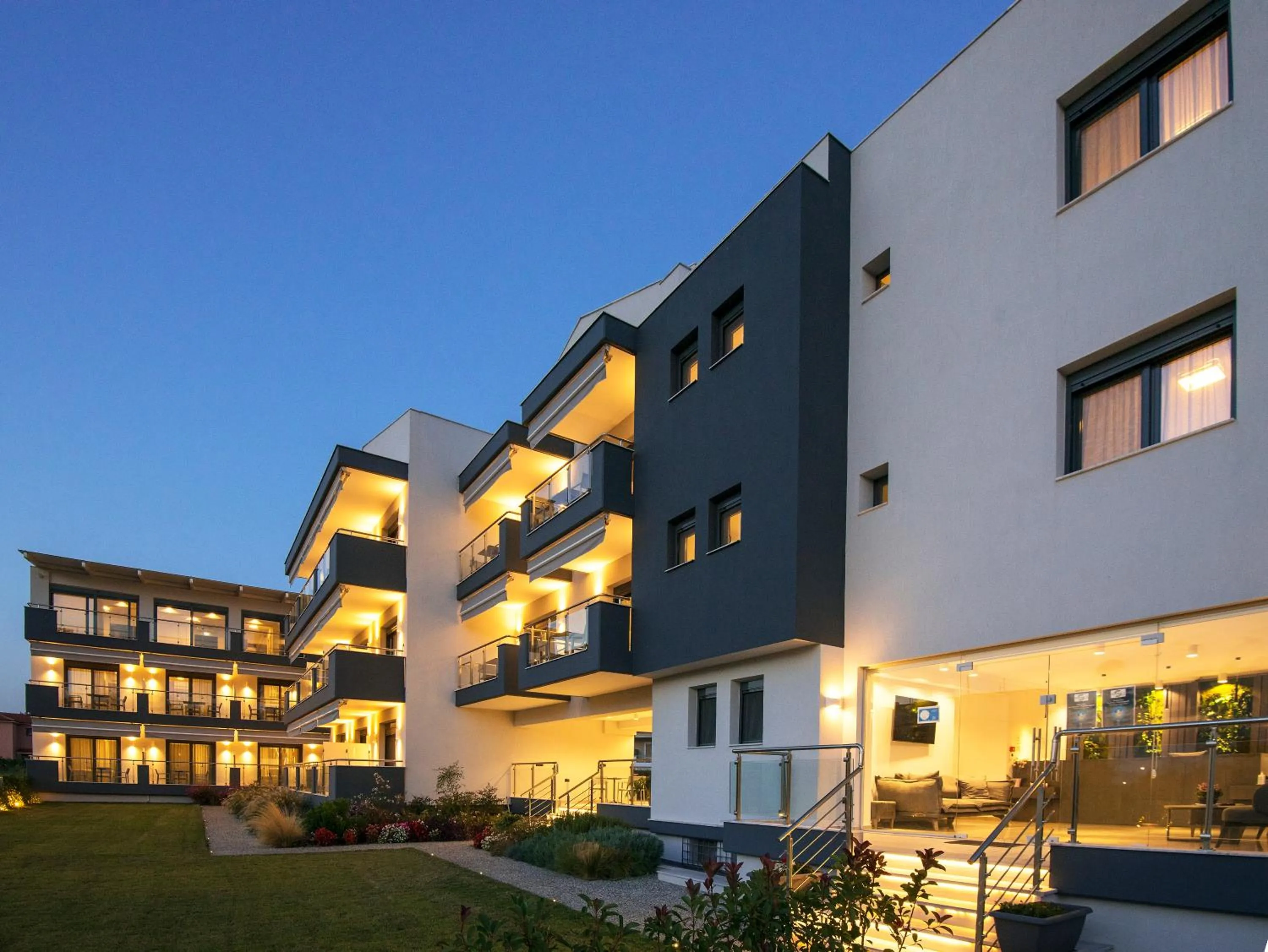 Botanica Luxury Suites