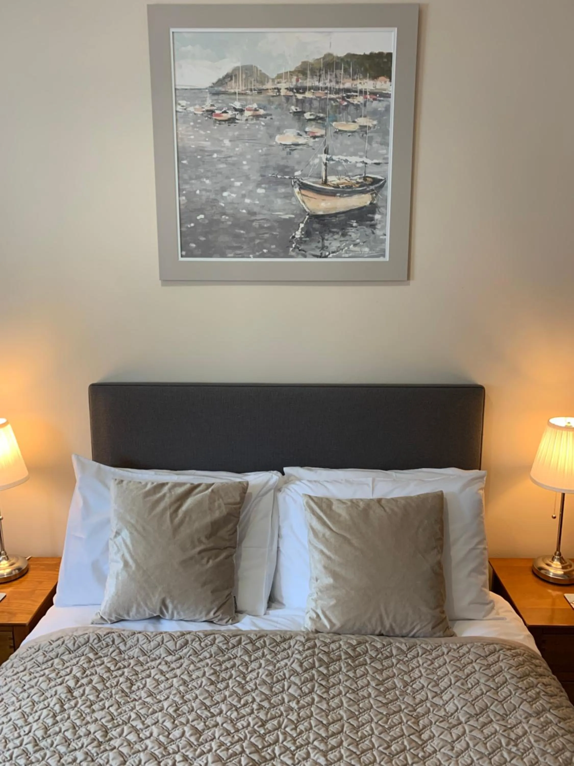 Bedroom, Bed in The Chestnuts