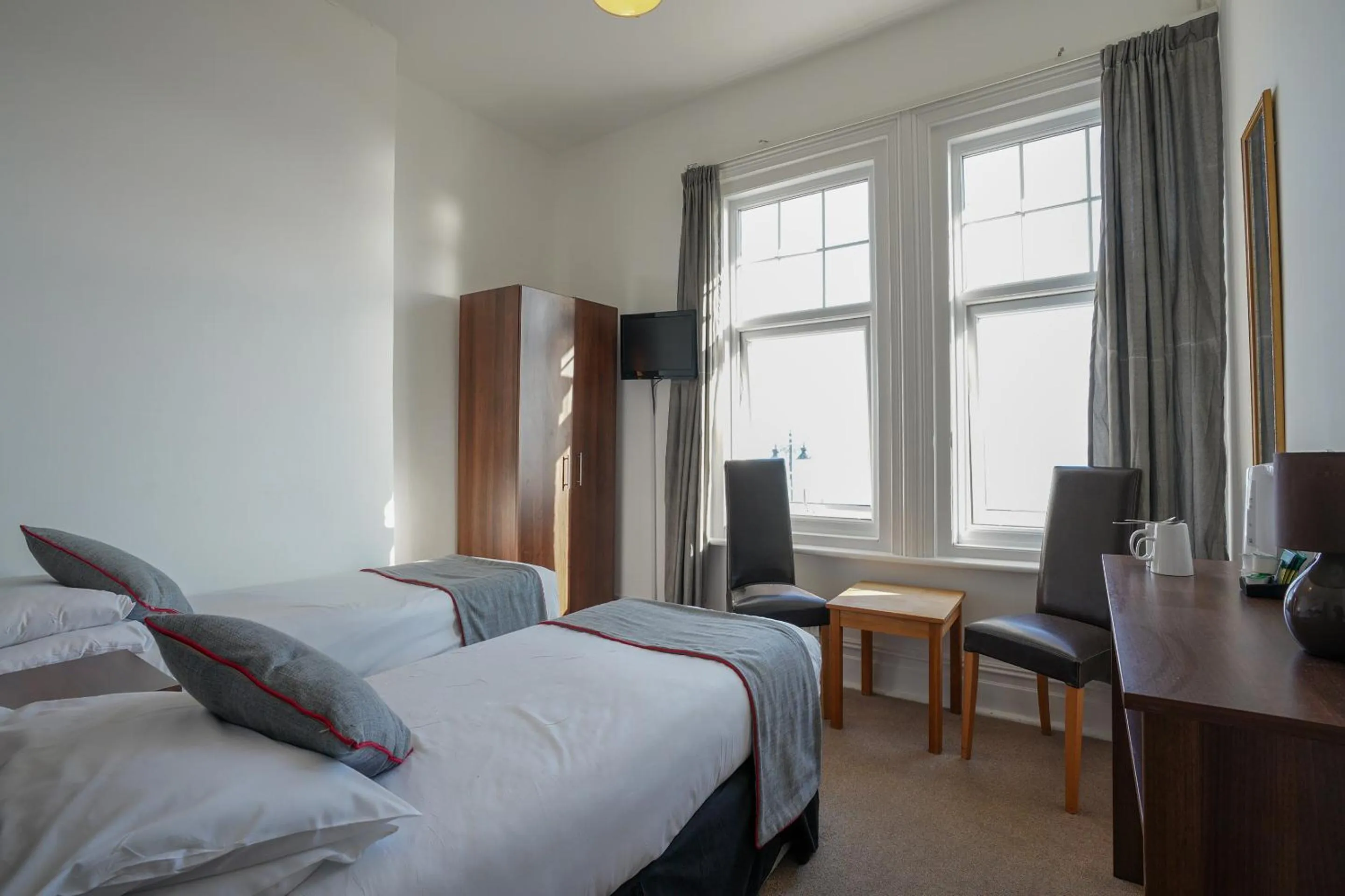 Bedroom, Bed in OYO Shanklin Beach Hotel