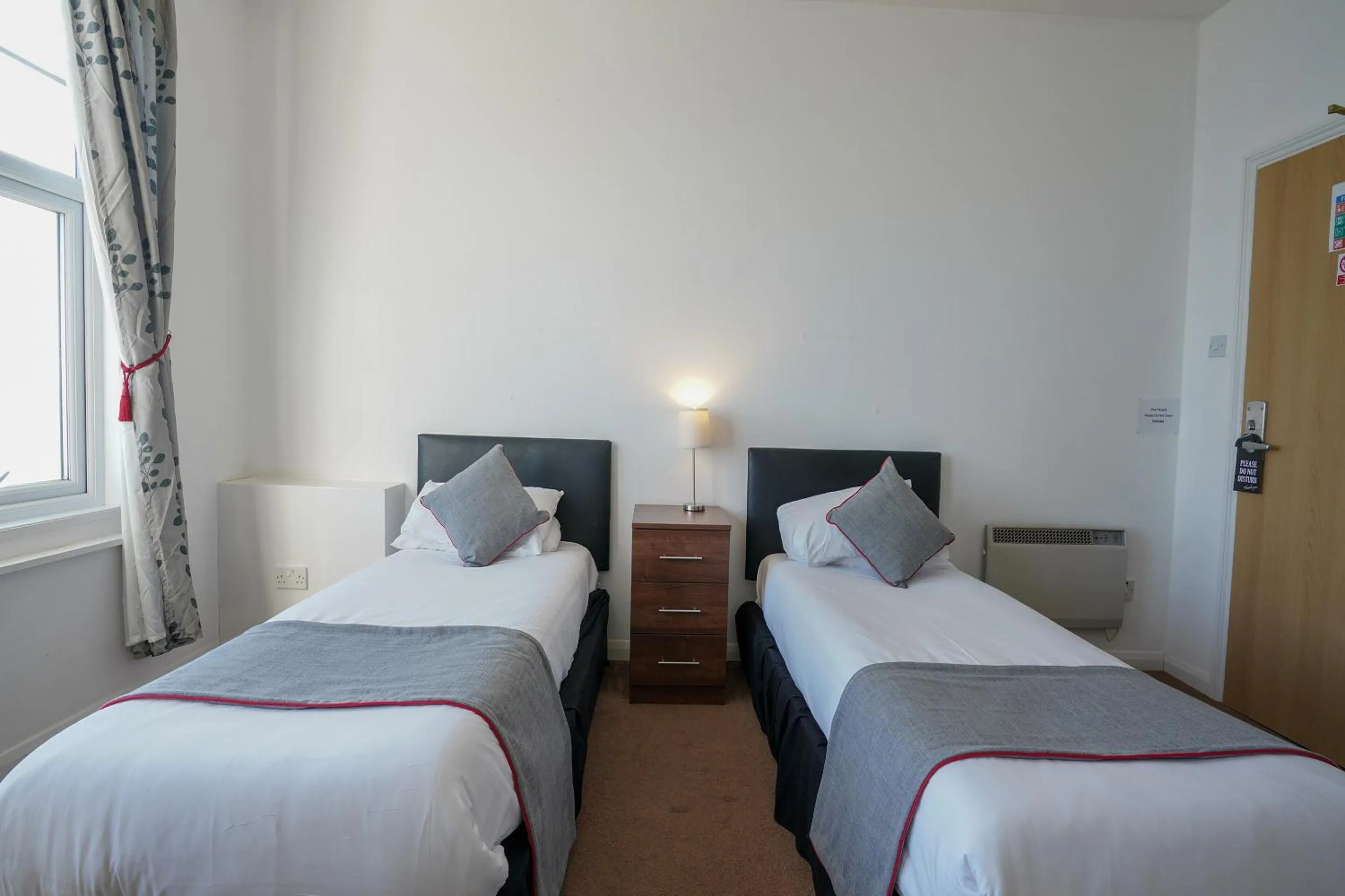 Bedroom, Bed in OYO Shanklin Beach Hotel