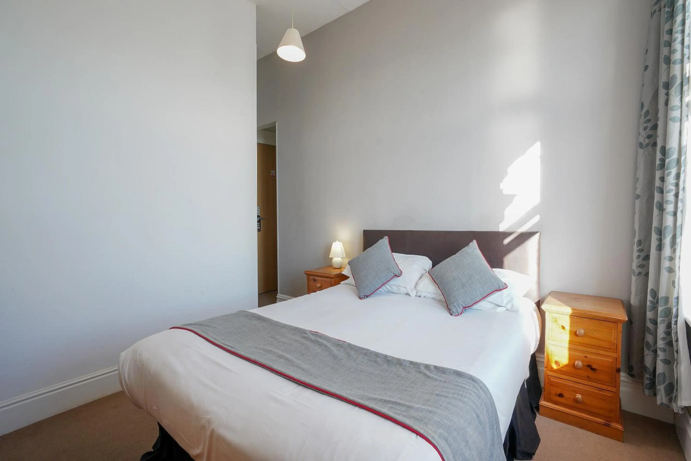 Bedroom, Bed in OYO Shanklin Beach Hotel