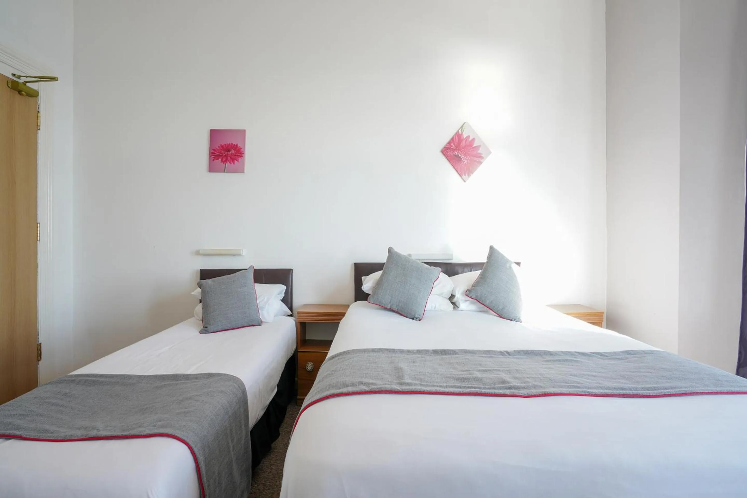 Bedroom, Bed in OYO Shanklin Beach Hotel