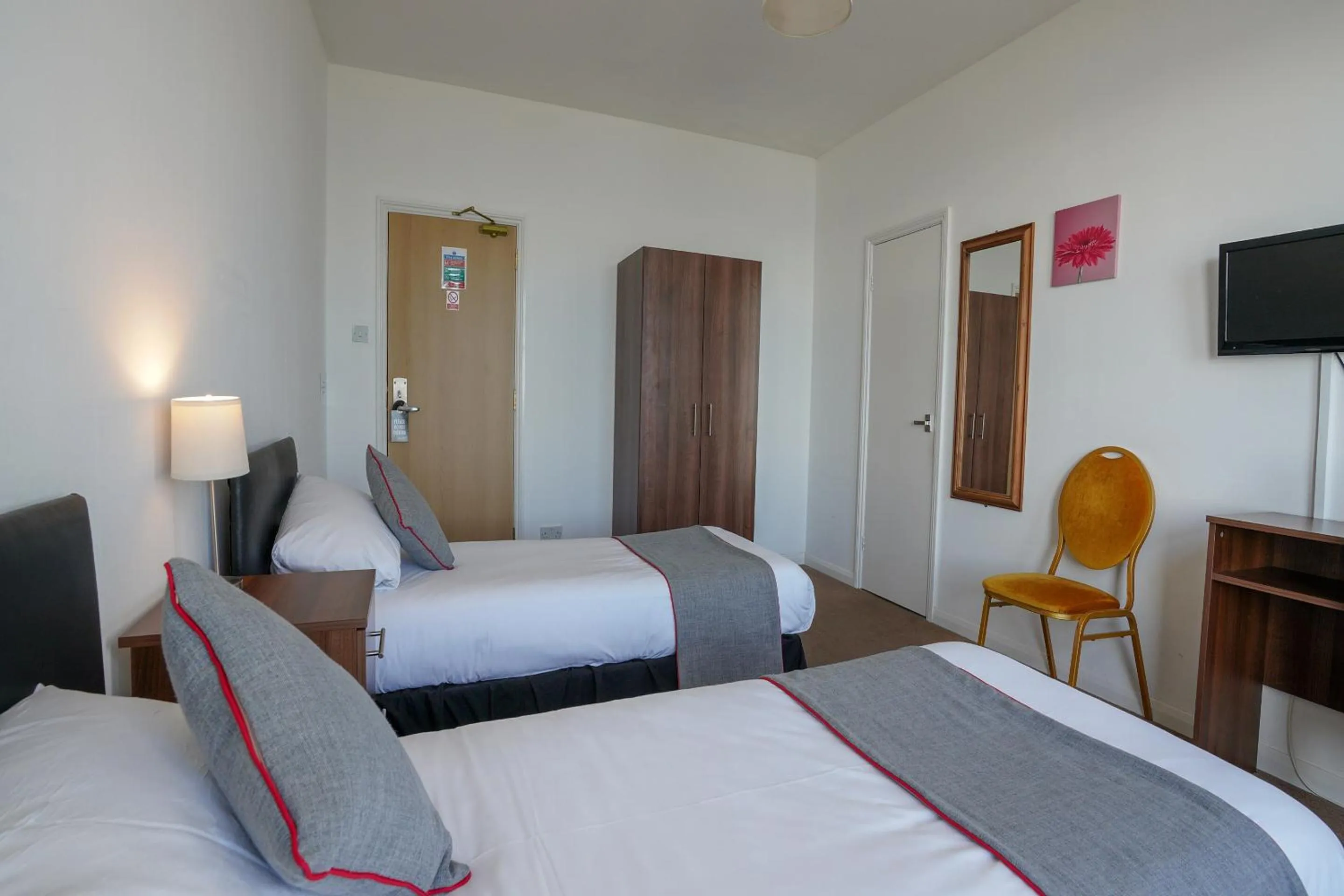 Bedroom, Bed in OYO Shanklin Beach Hotel