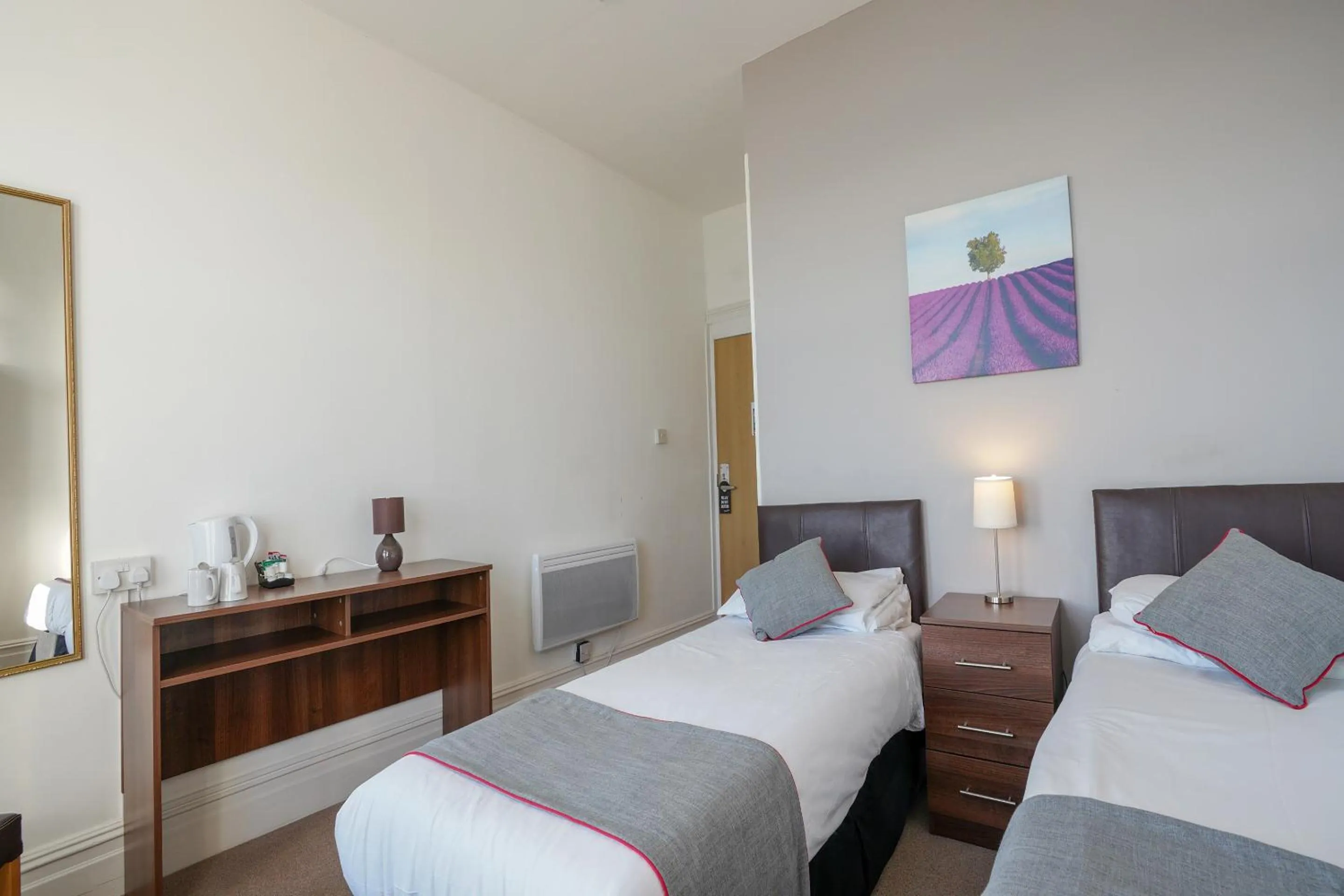 Bedroom, Bed in OYO Shanklin Beach Hotel