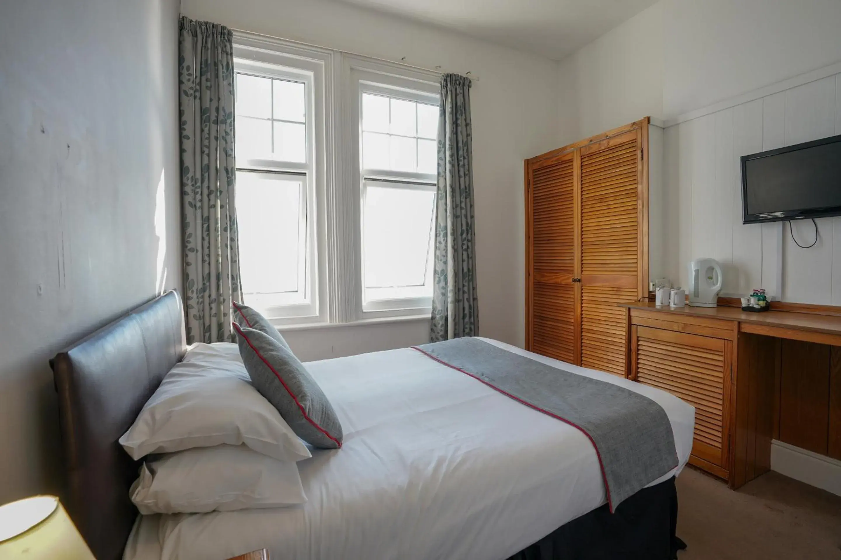 Bedroom, Bed in OYO Shanklin Beach Hotel Bedroom, Bed in OYO Shanklin Beach Hotel