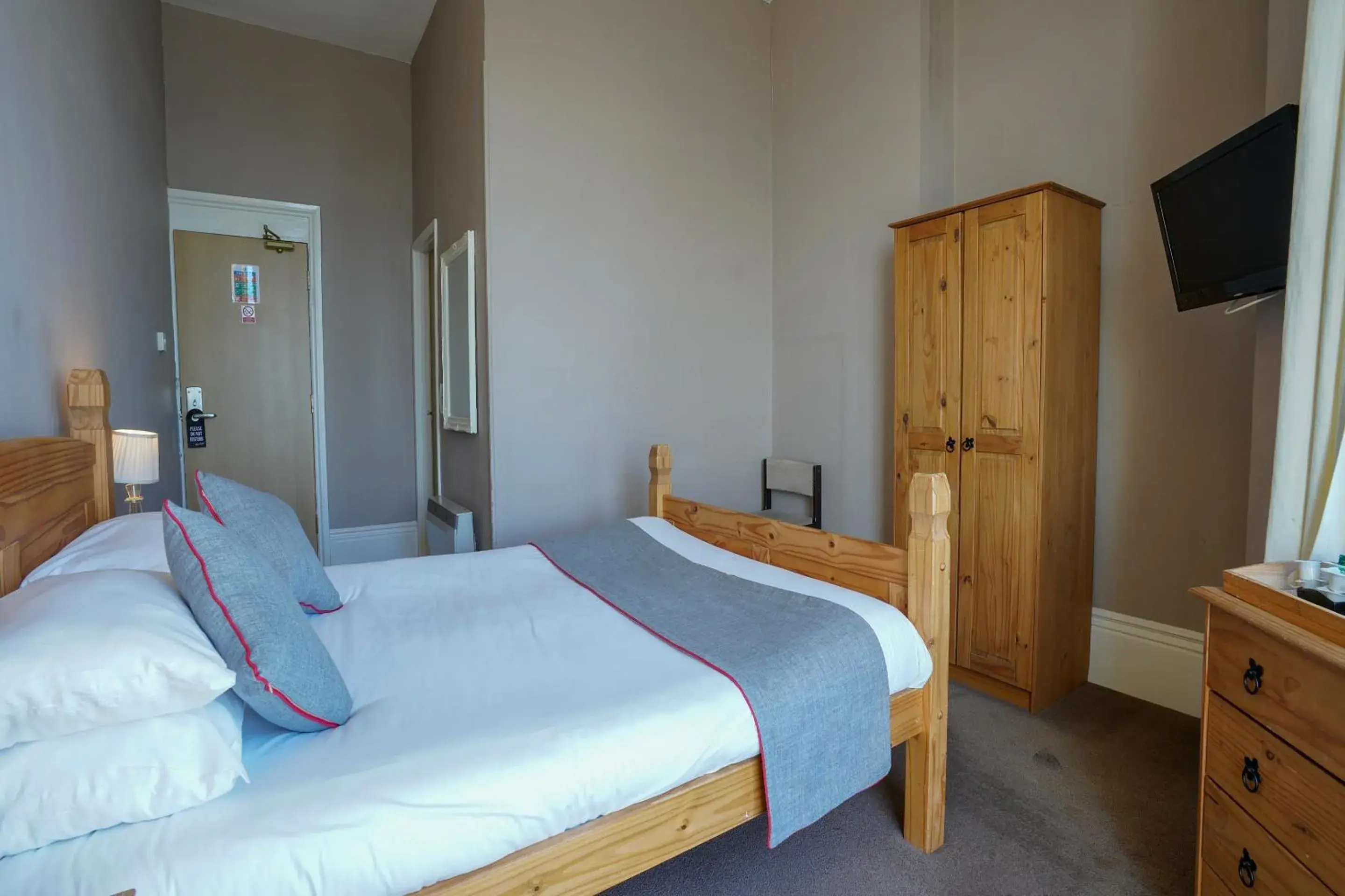 Bedroom, Bed in OYO Shanklin Beach Hotel Bedroom, Bed in OYO Shanklin Beach Hotel