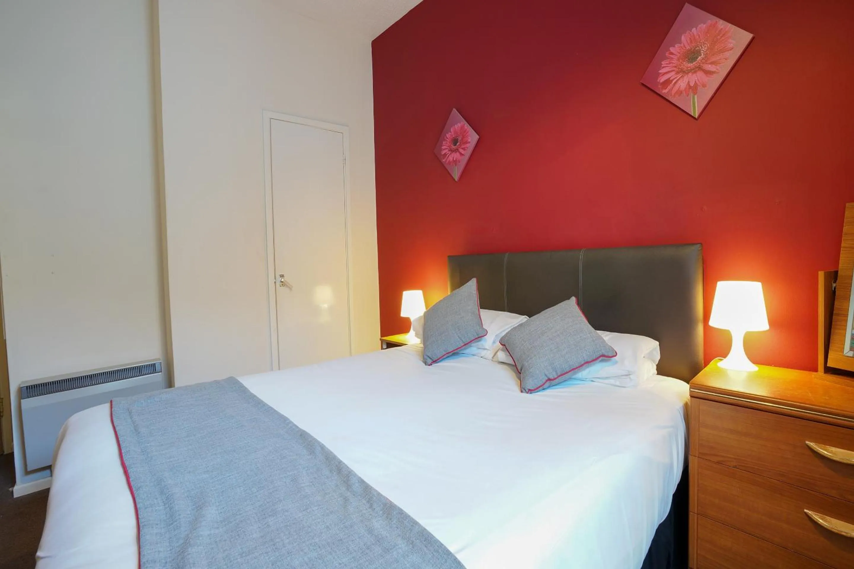 Bedroom, Bed in OYO Shanklin Beach Hotel