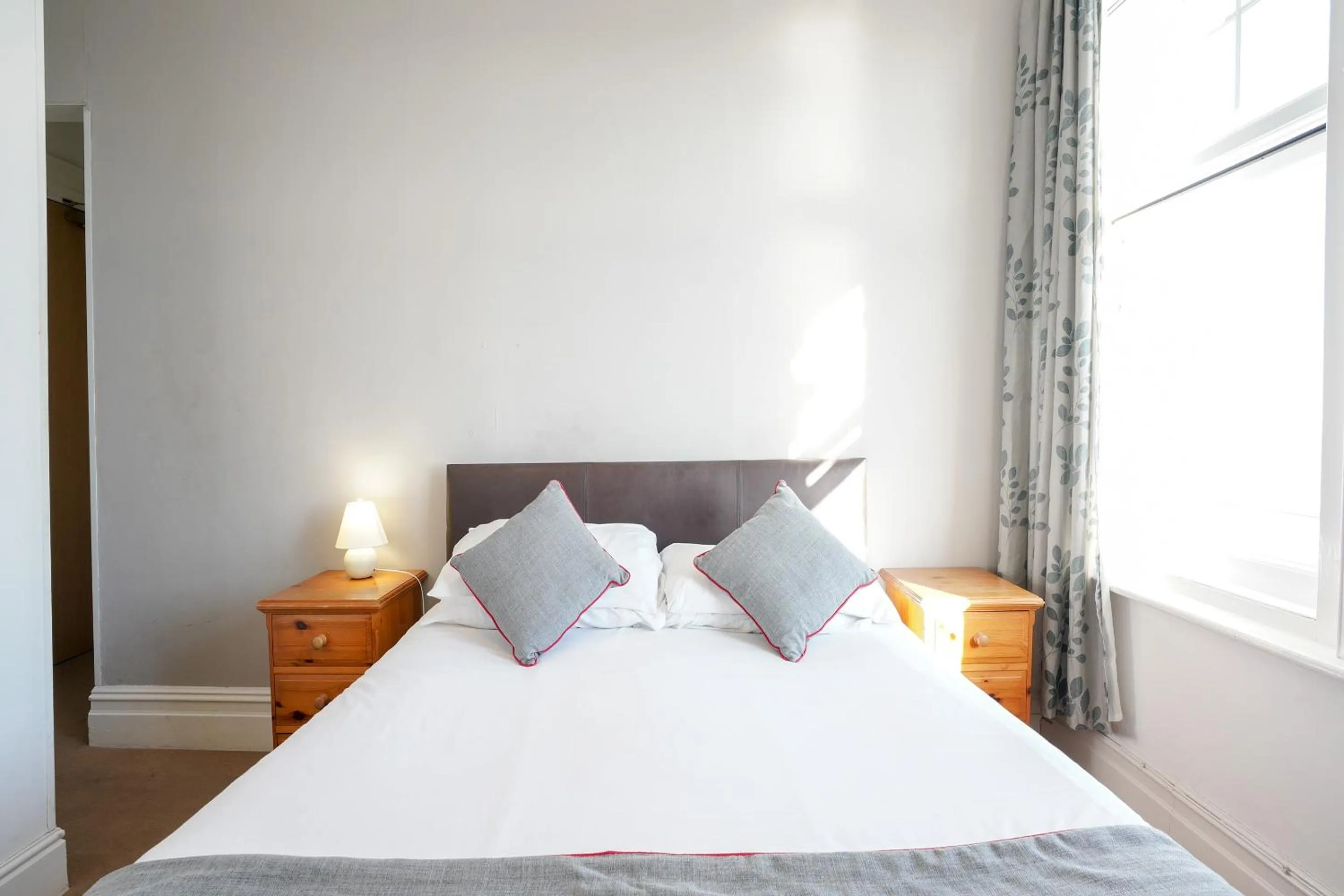 Bedroom, Bed in OYO Shanklin Beach Hotel