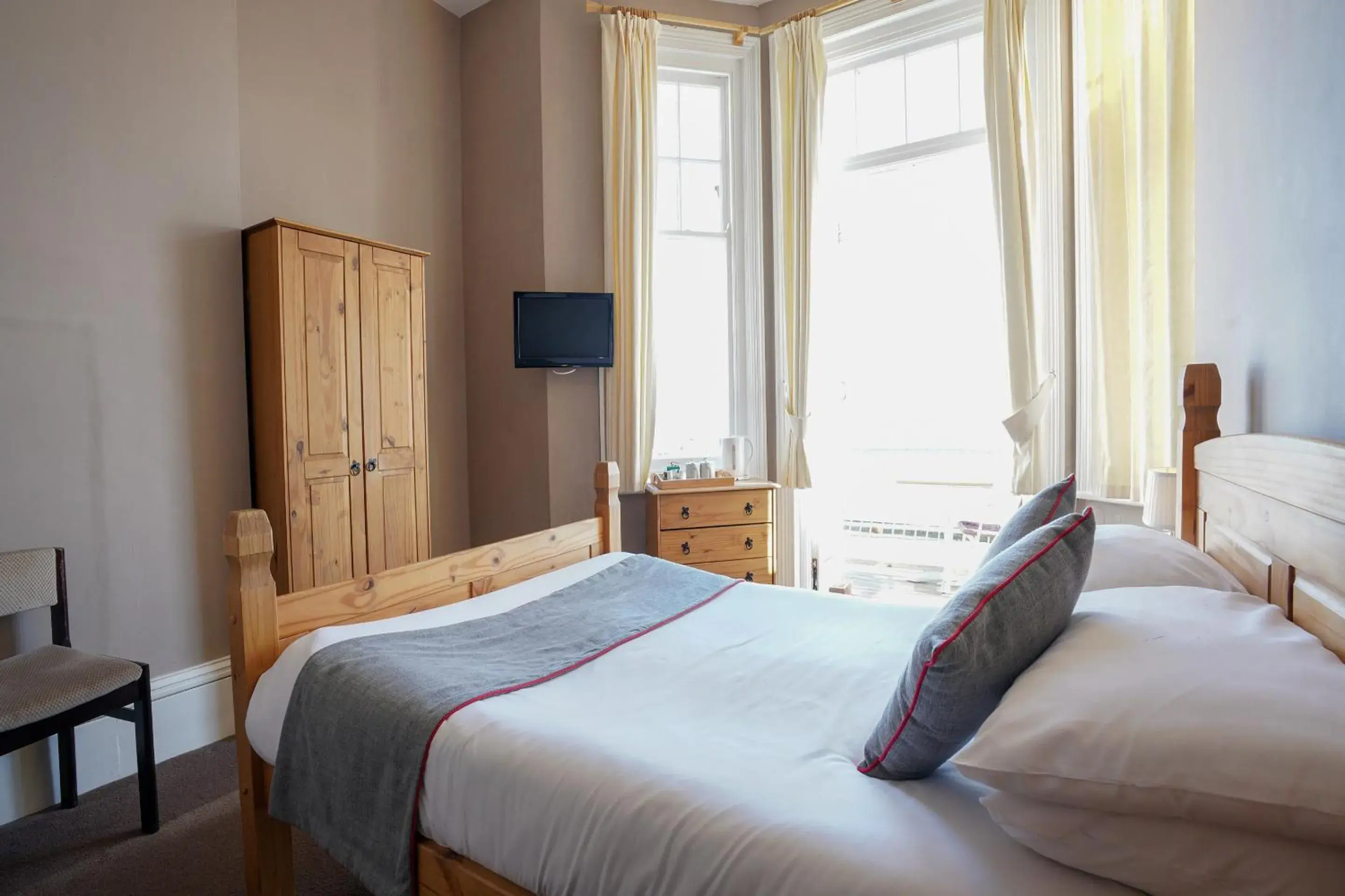 Bedroom, Bed in OYO Shanklin Beach Hotel Bedroom, Bed in OYO Shanklin Beach Hotel