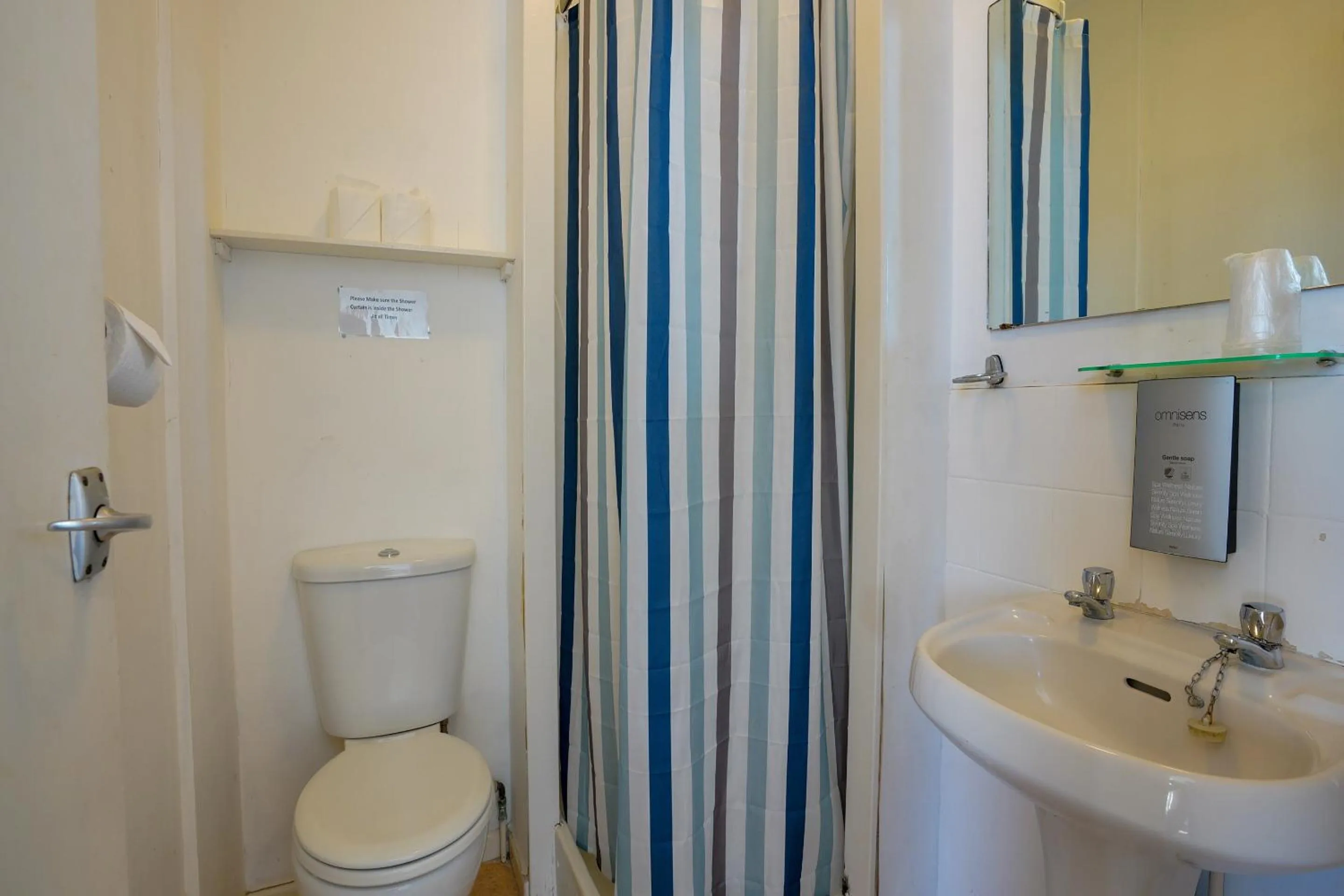 Bedroom in OYO Shanklin Beach Hotel