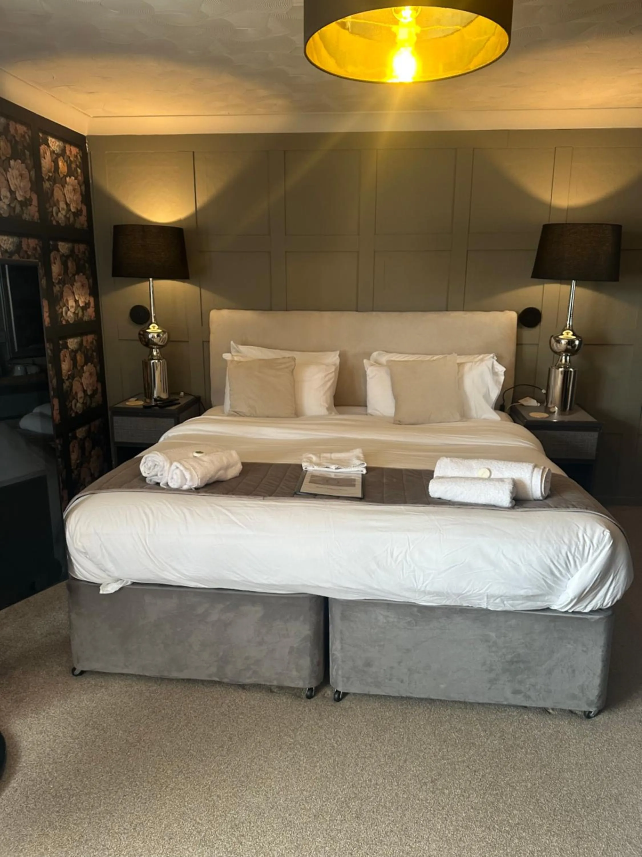 Bedroom, Bed in The Q Hotel