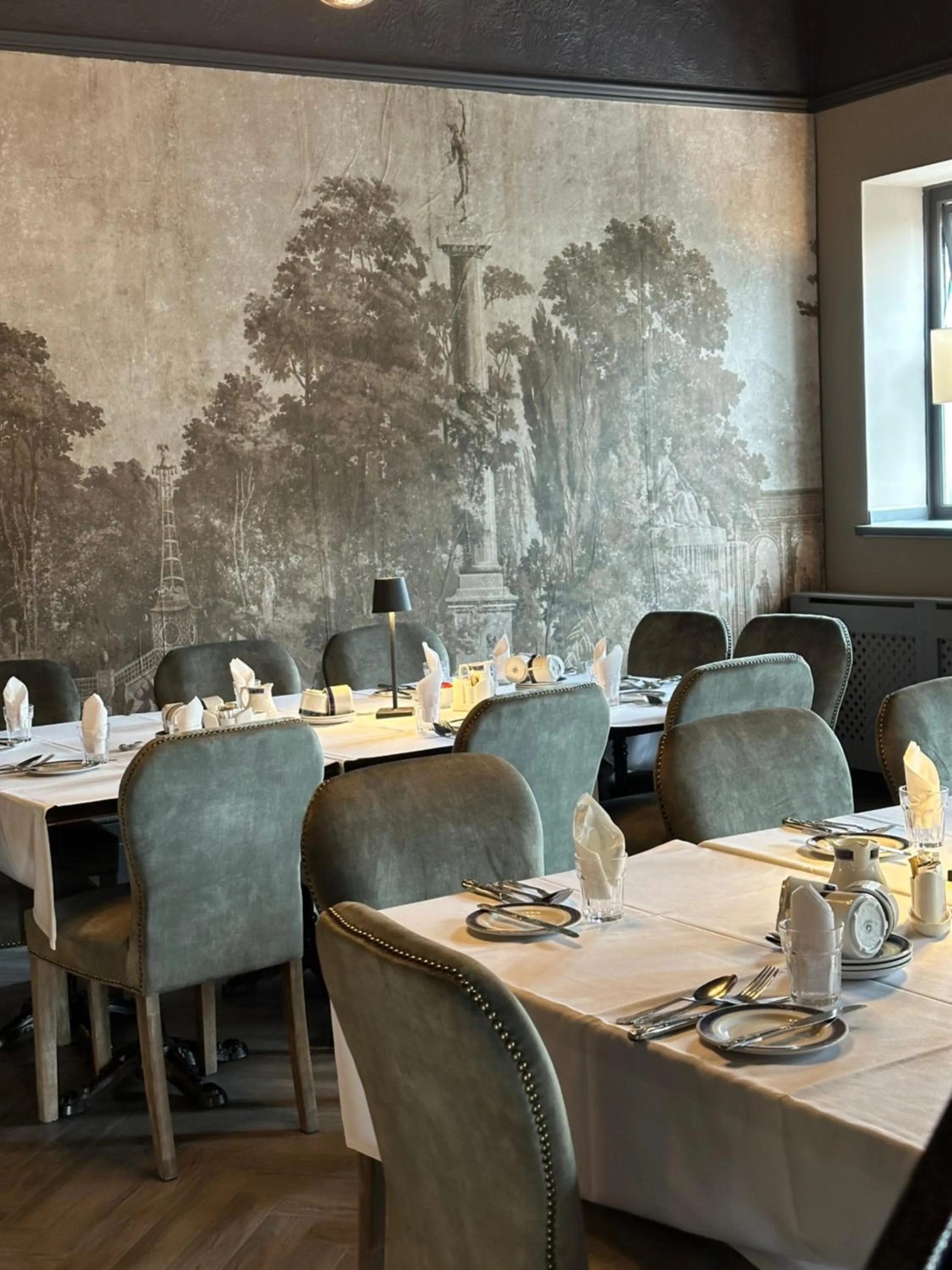 Restaurant/places to eat in The Q Hotel