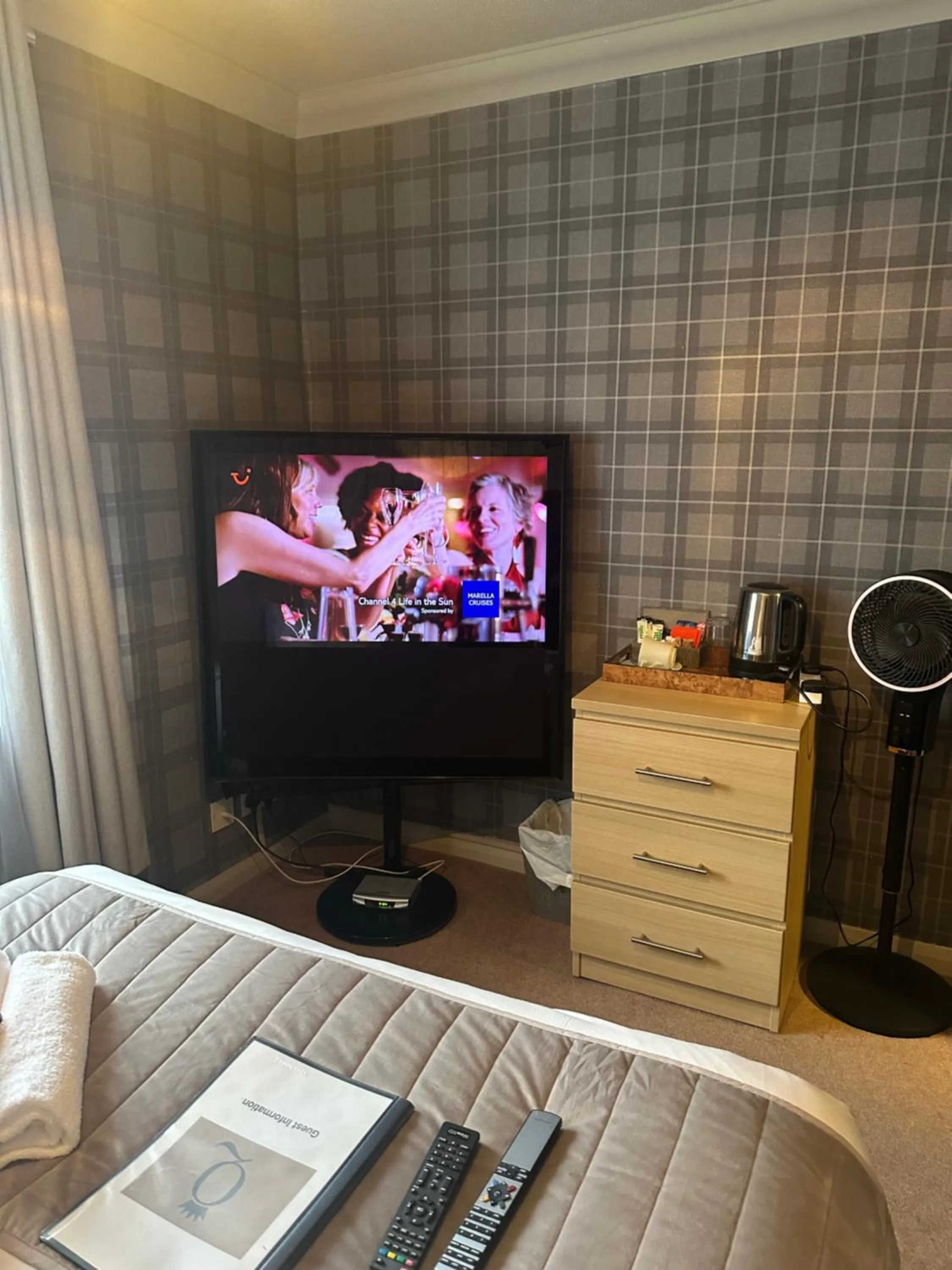 Bedroom, Bed in The Q Hotel