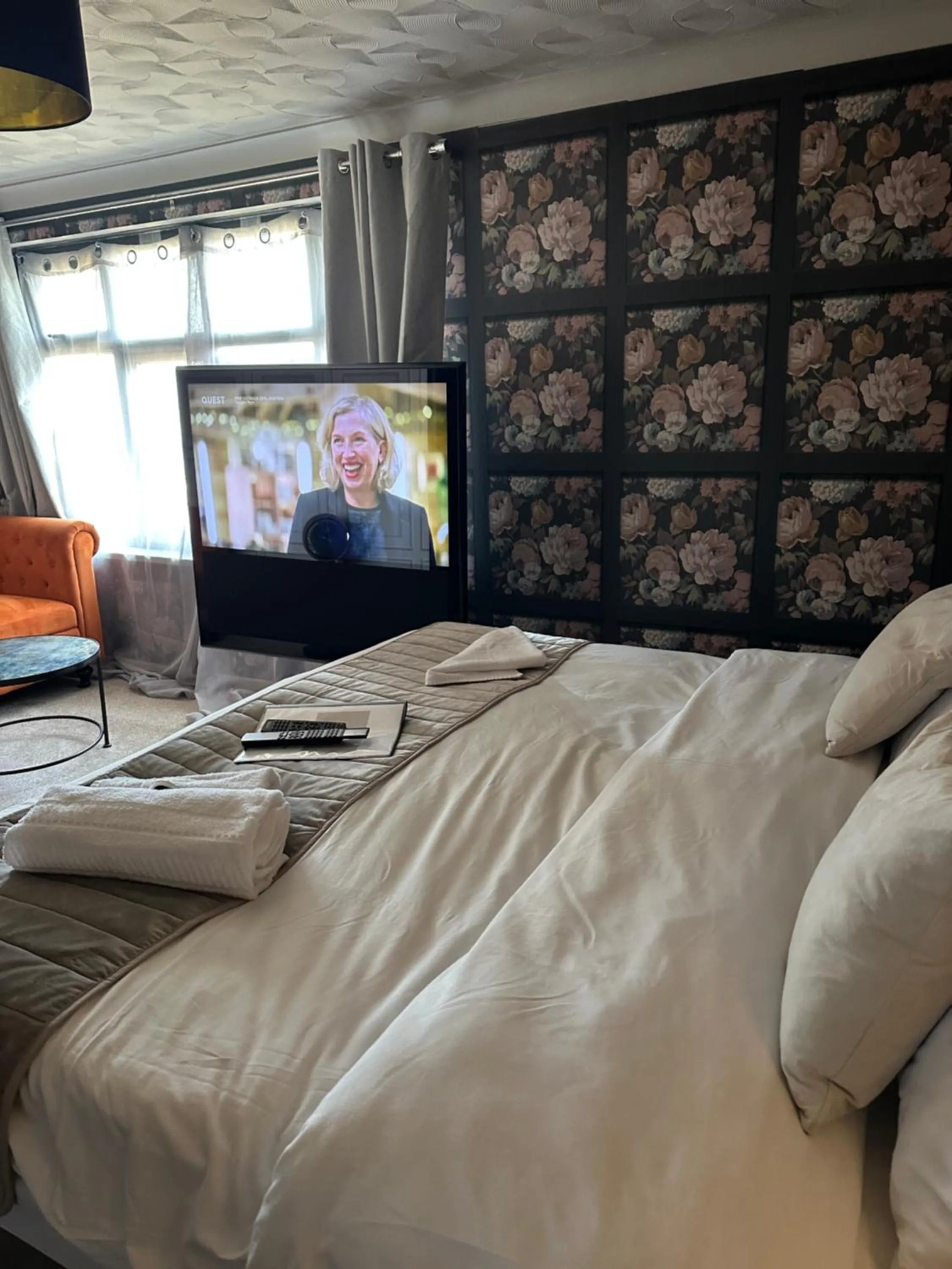 Bedroom, Bed in The Q Hotel