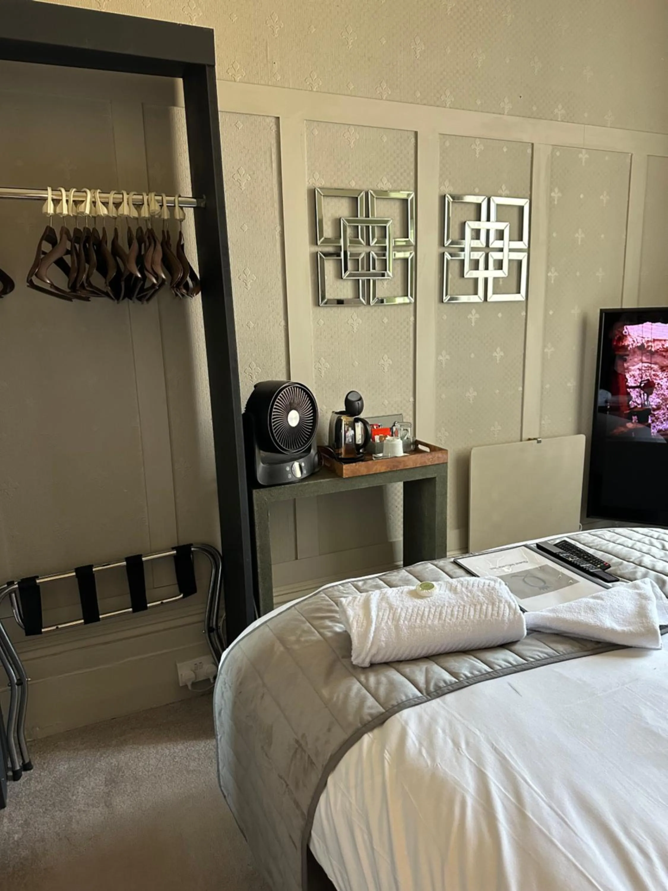 Bedroom, Bed in The Q Hotel