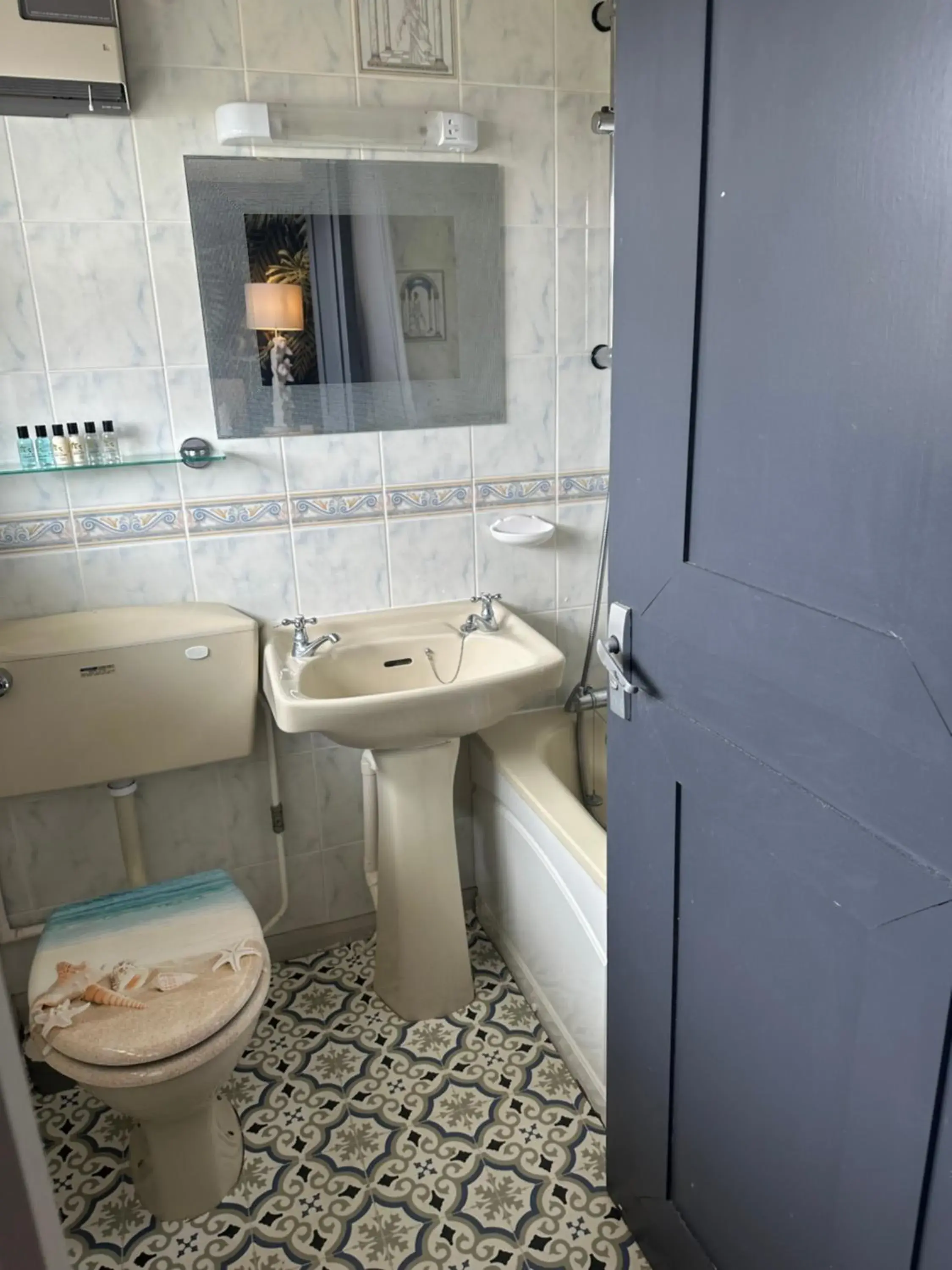 Standard Twin Room in The Q Hotel Standard Twin Room in The Q Hotel