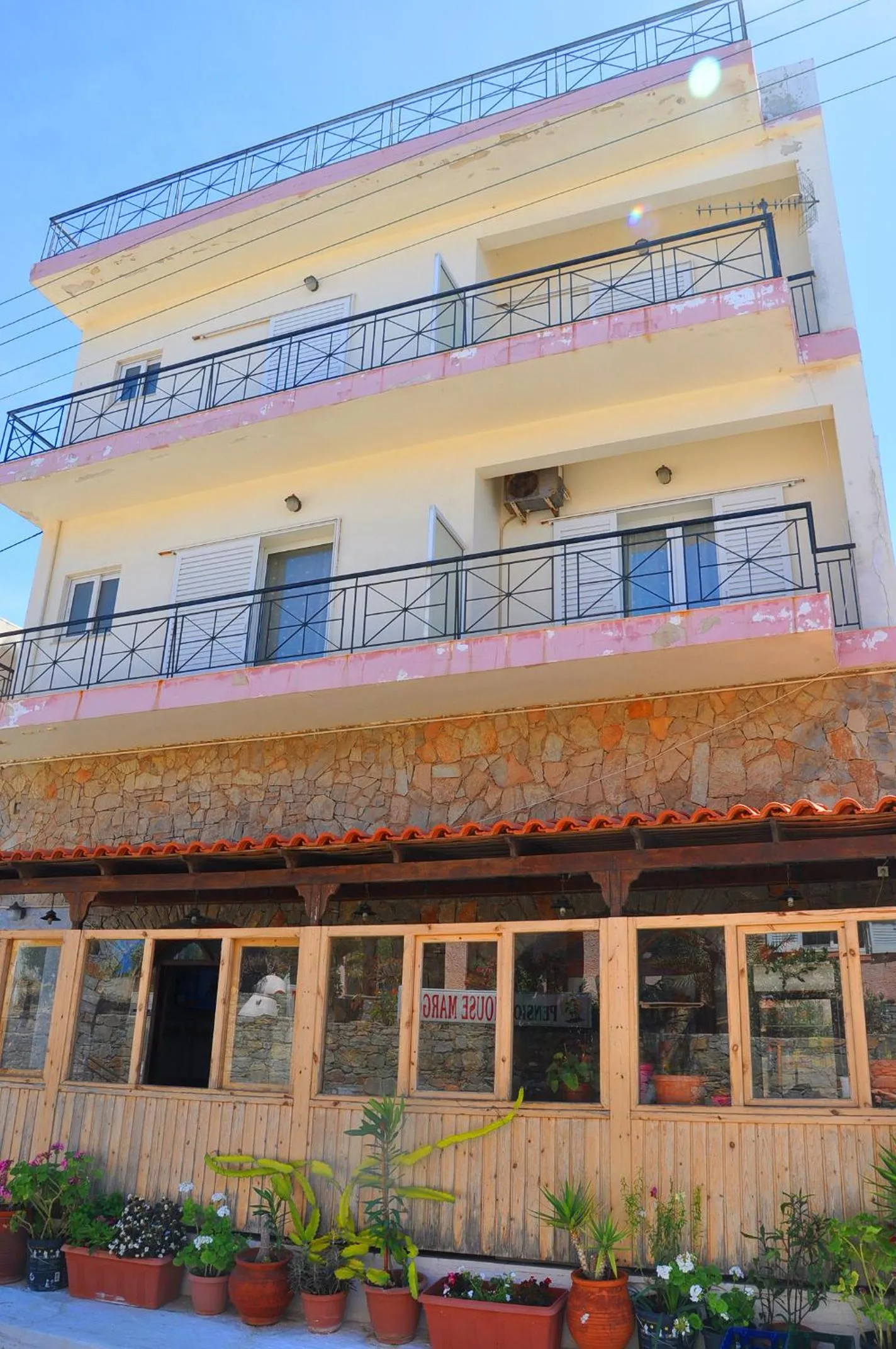 Property building in Vai Rent Rooms