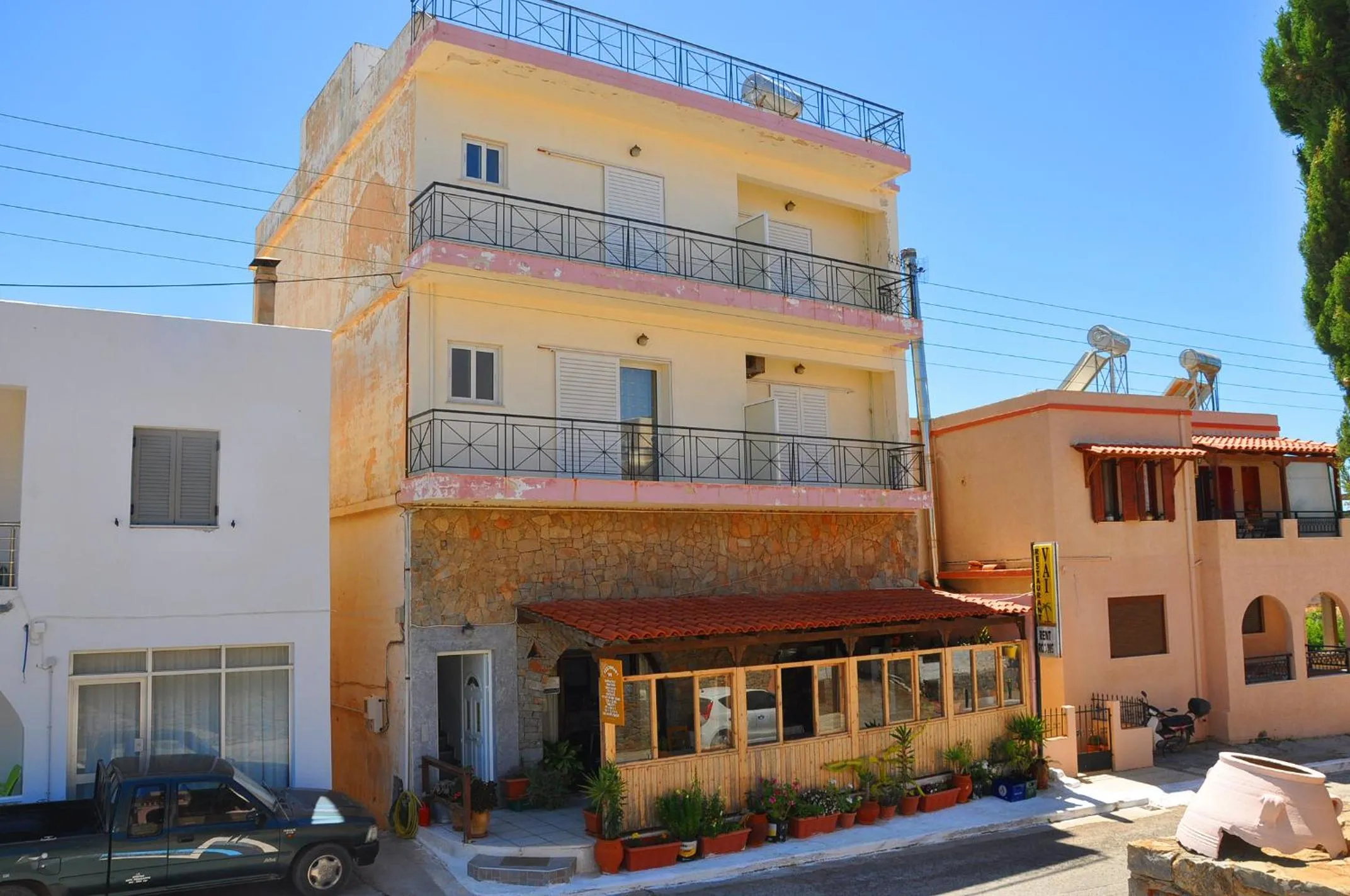 Property building in Vai Rent Rooms