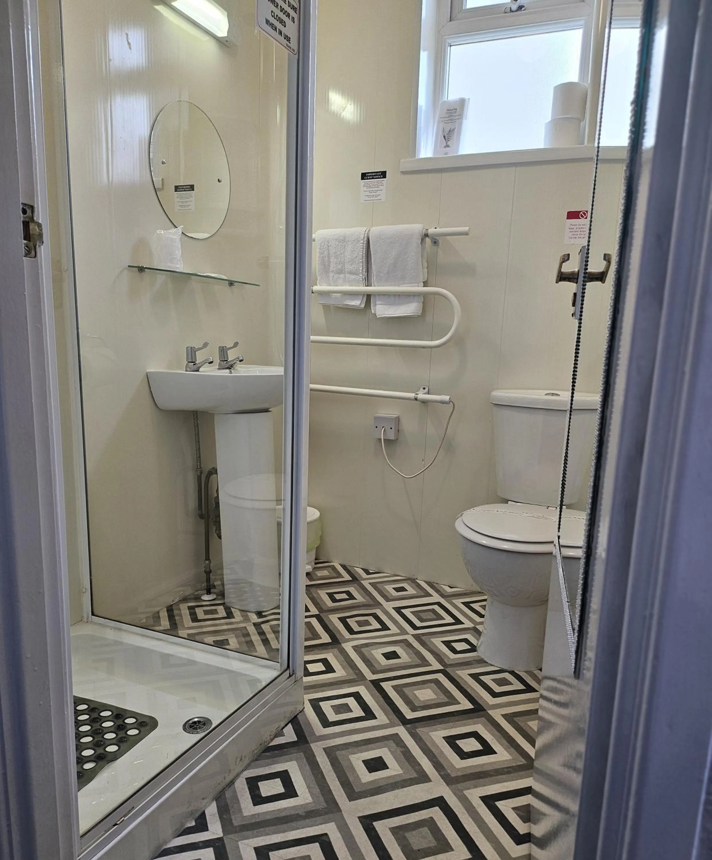 Shower in The Blenheim Mount Hotel