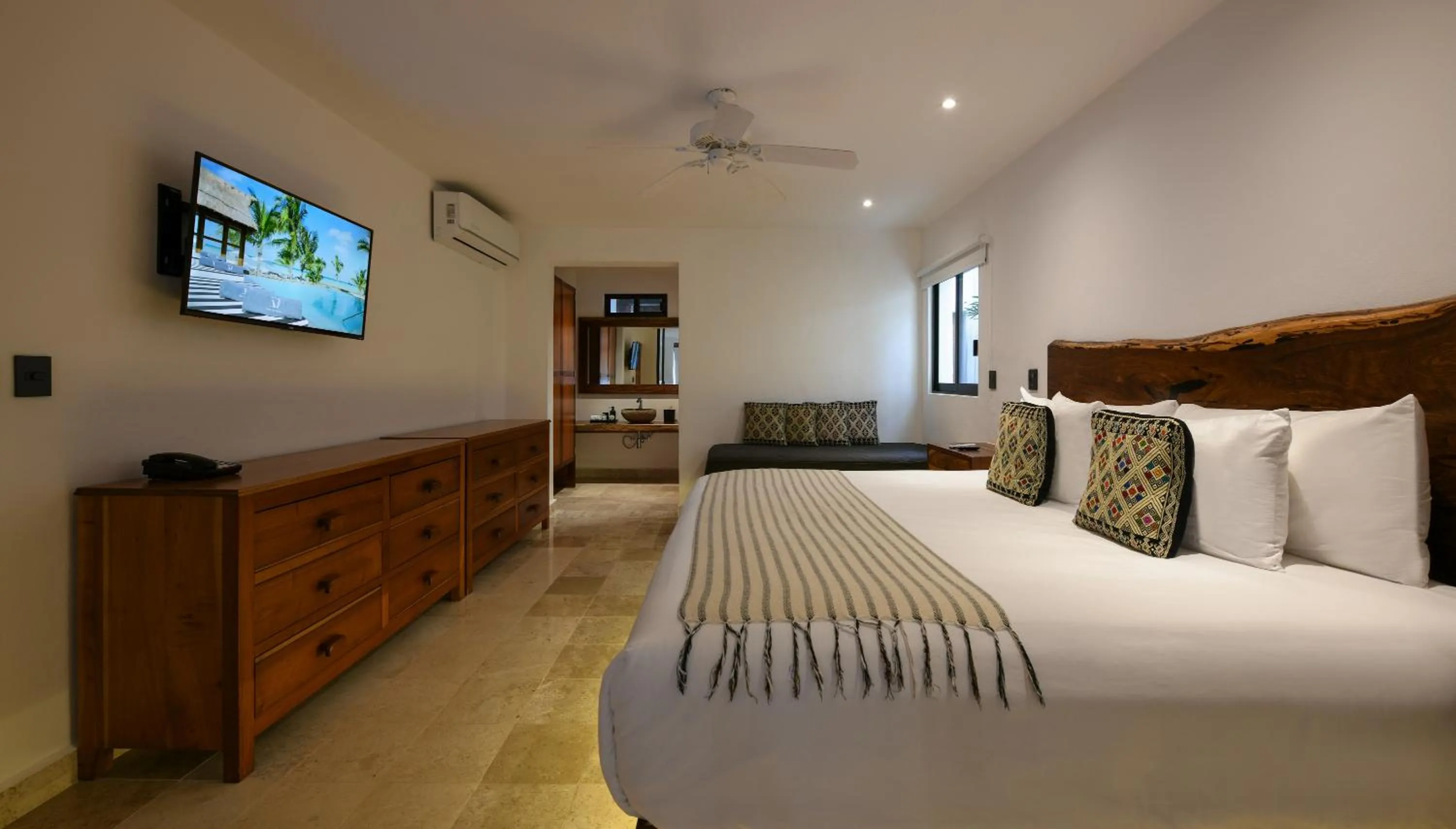 Bedroom, Bed in Casa del Jaguar Beach Hotel