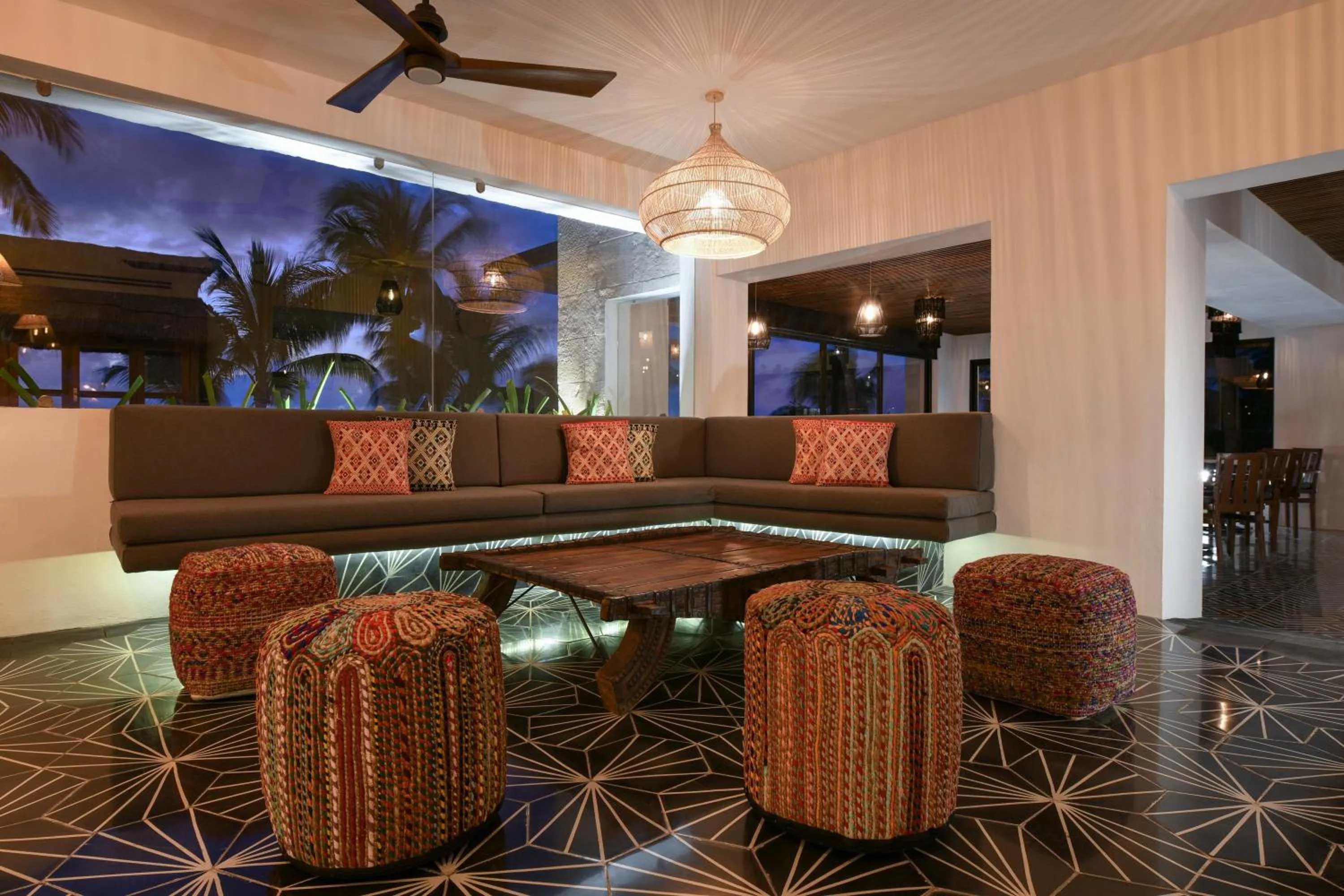 Restaurant/places to eat in Casa del Jaguar Beach Hotel