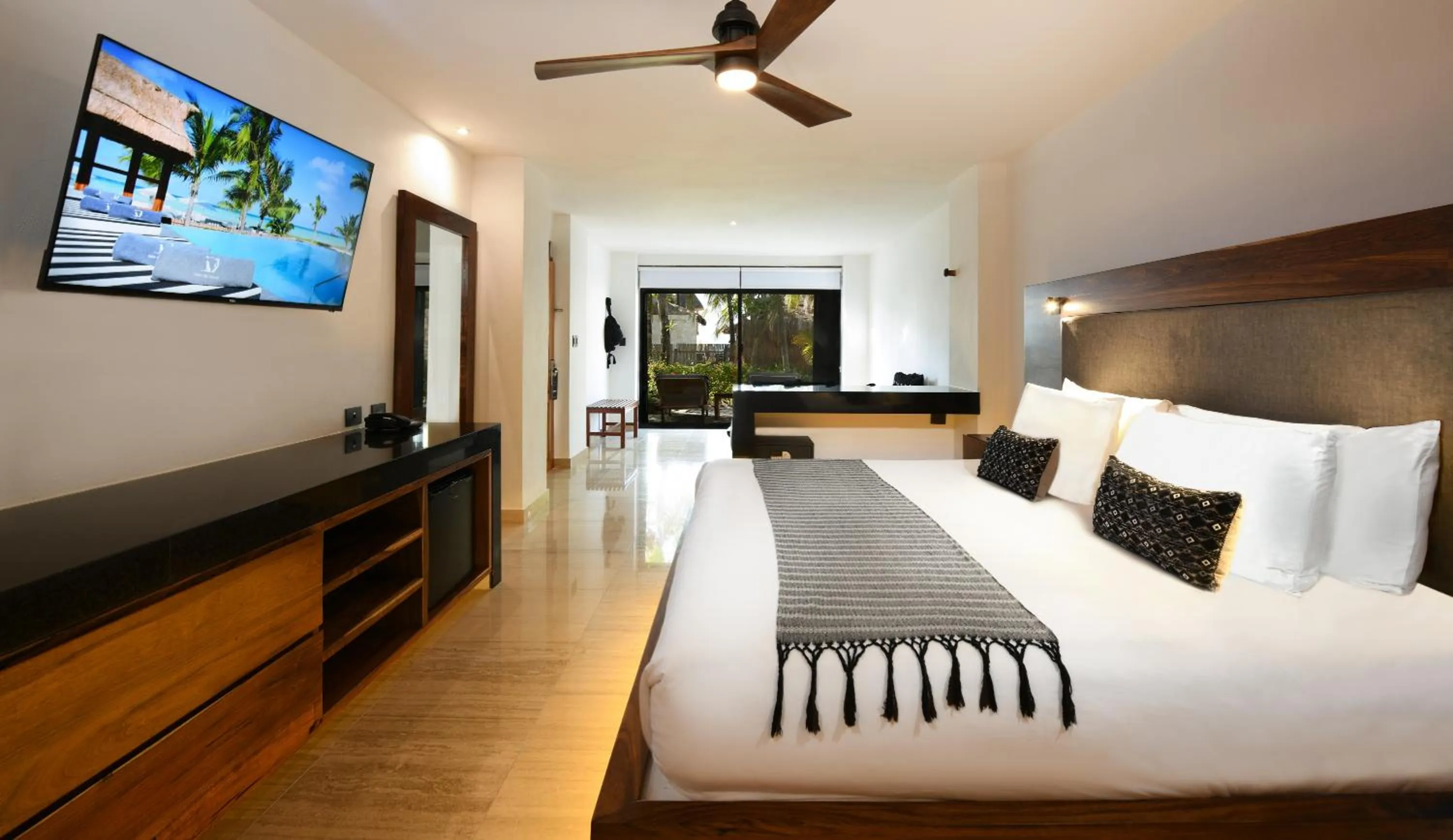 Photo of the whole room, Bed in Casa del Jaguar Beach Hotel
