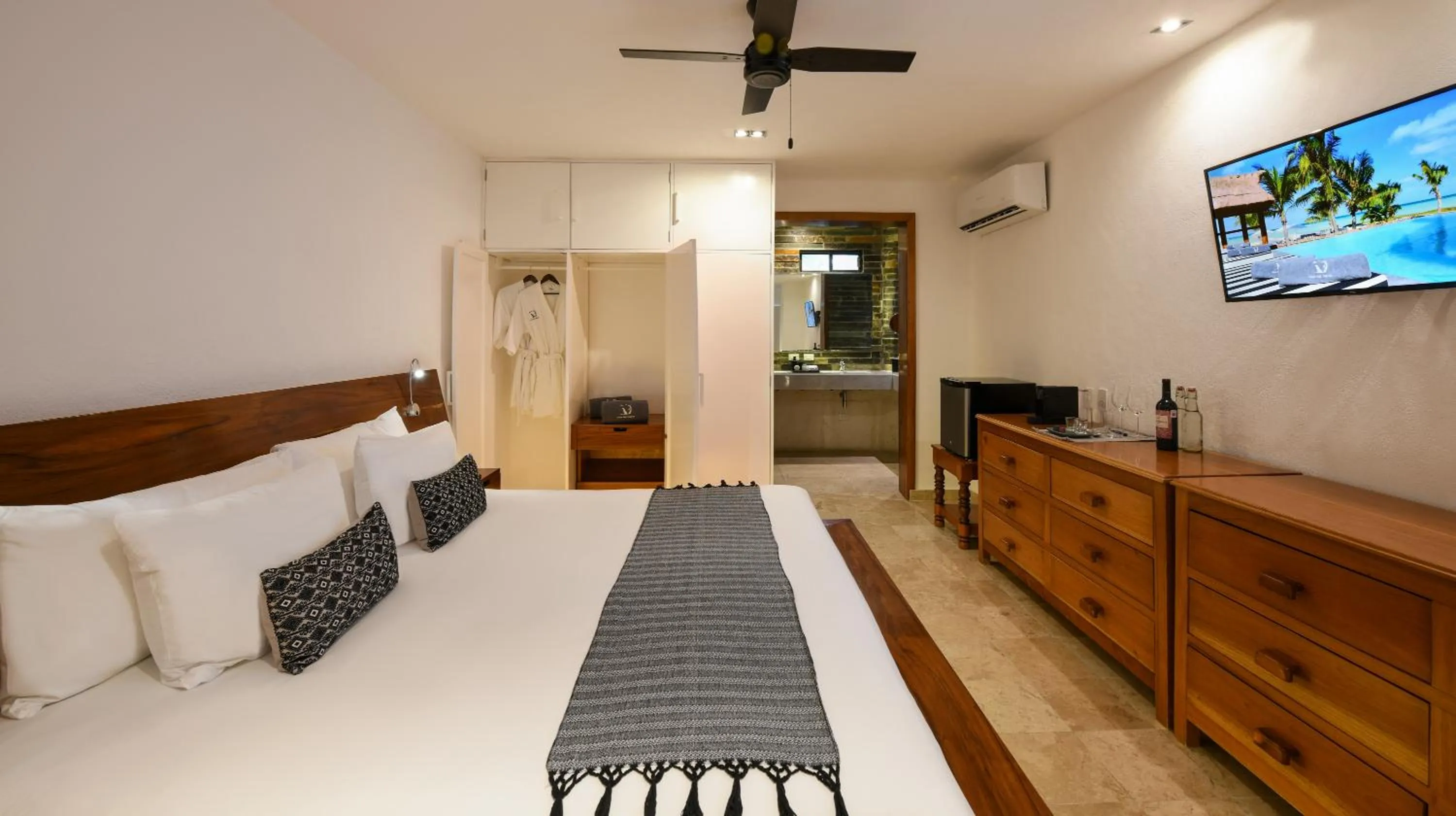 Bedroom, Bed in Casa del Jaguar Beach Hotel