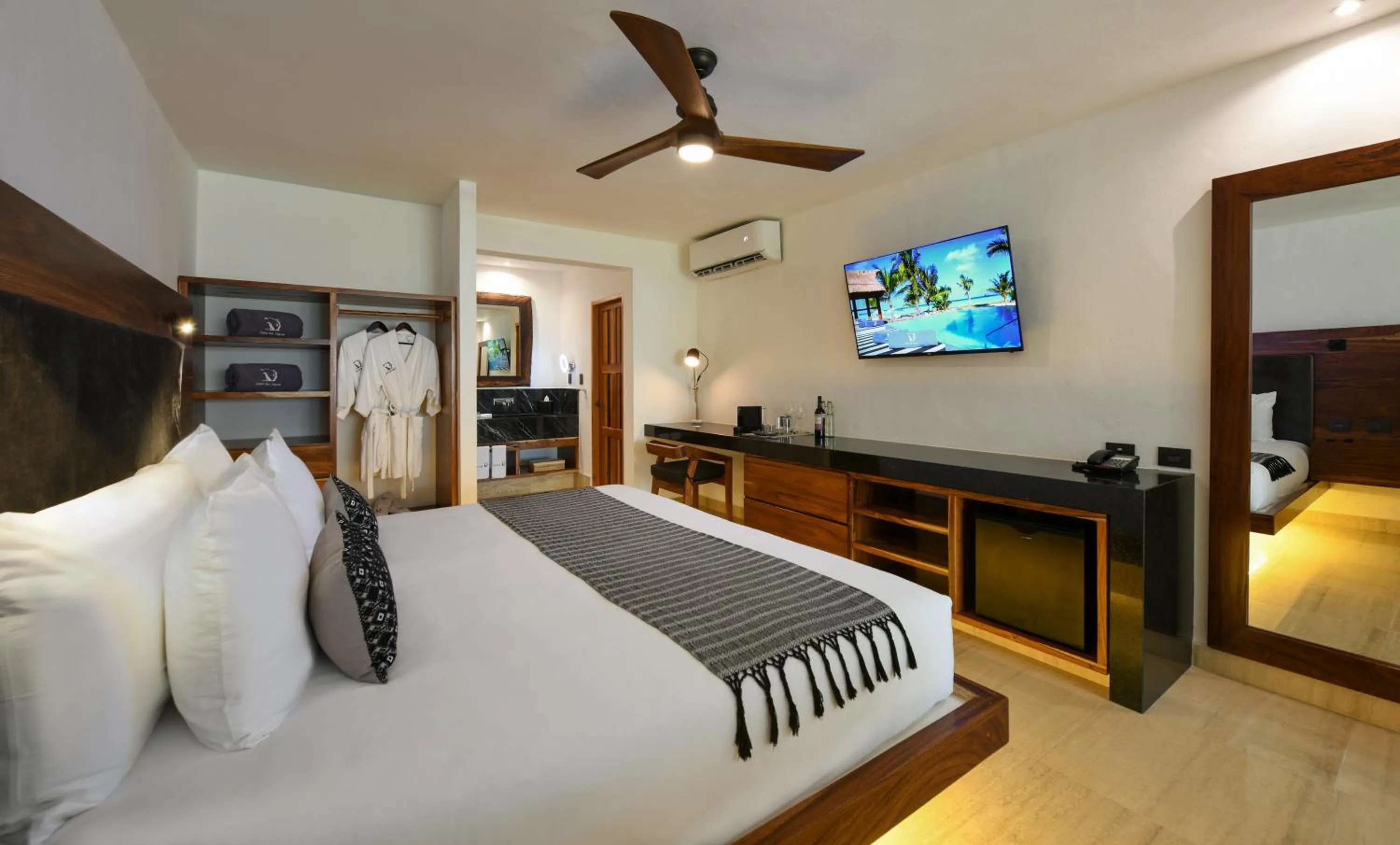 Bedroom, Bed in Casa del Jaguar Beach Hotel