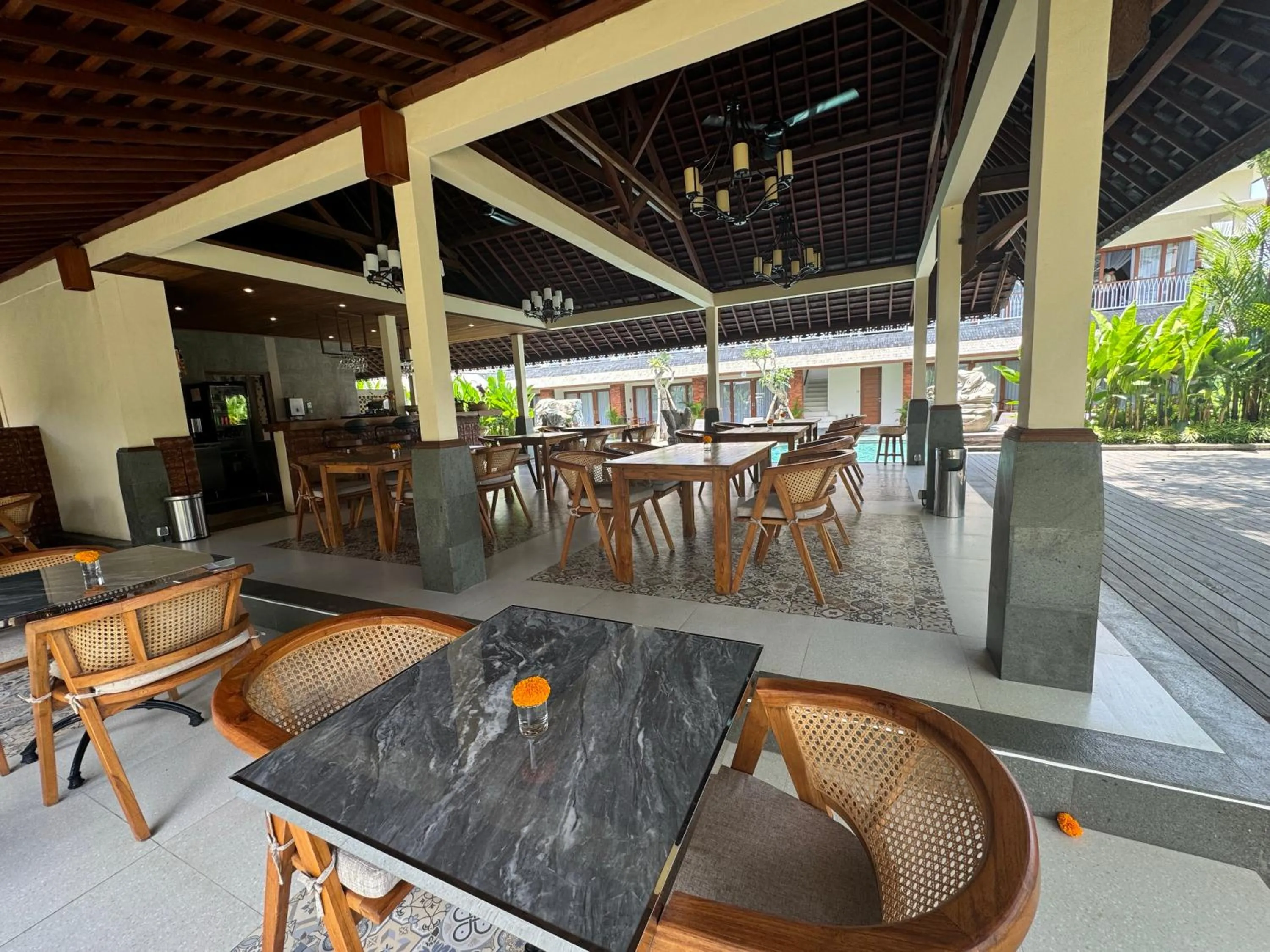 Restaurant/places to eat in Puri Andong Villa