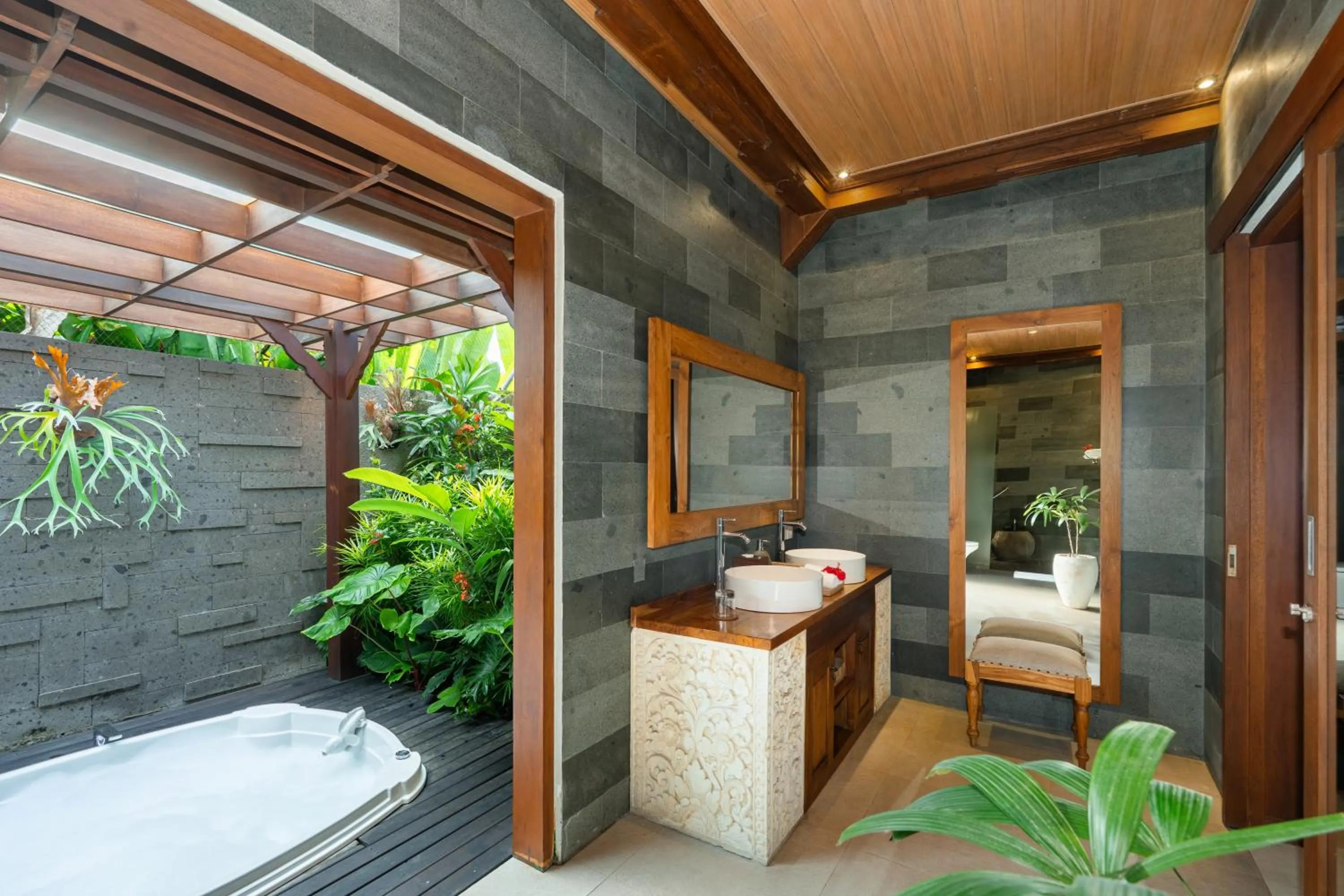 Garden in Puri Andong Villa