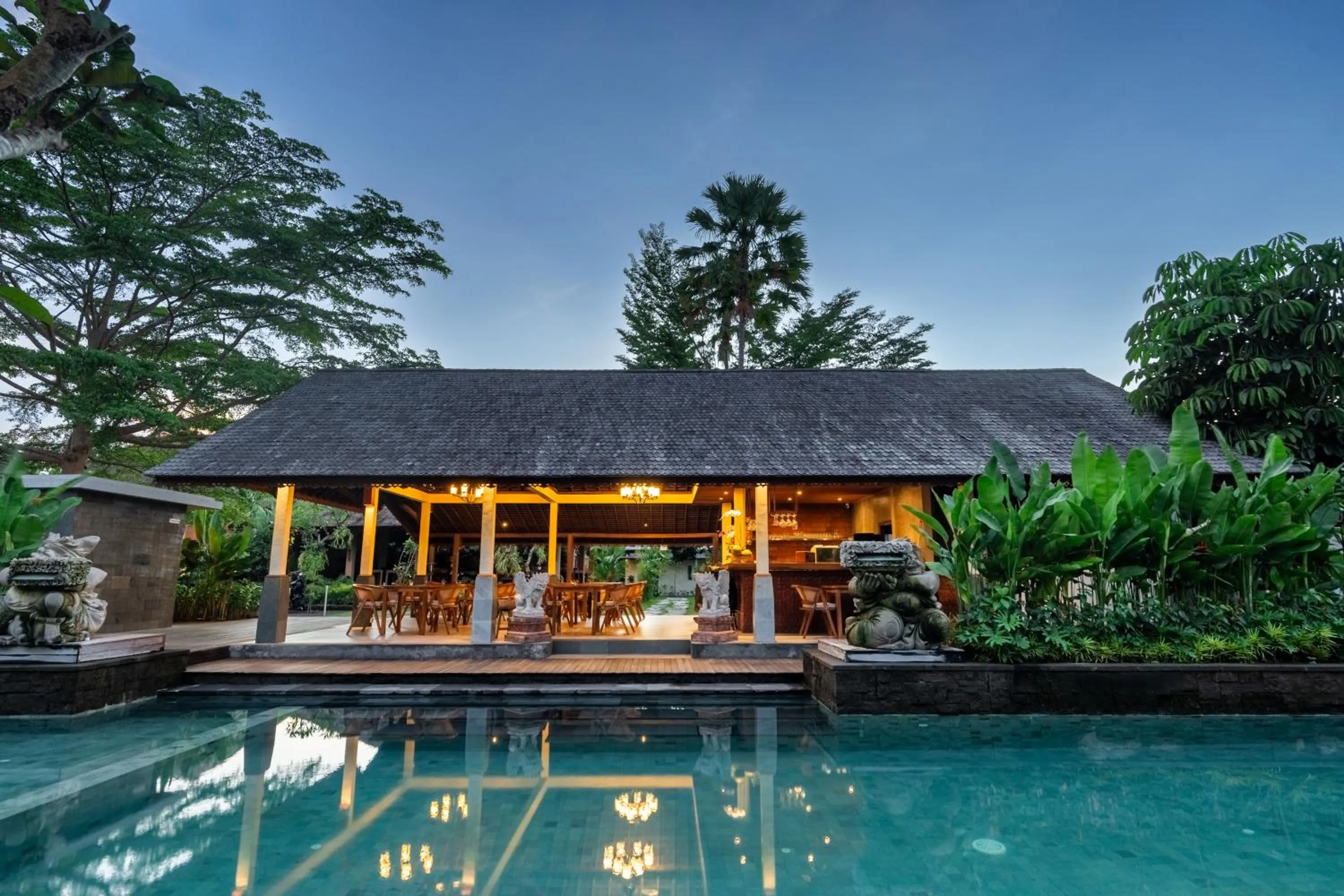 Restaurant/places to eat in Puri Andong Villa