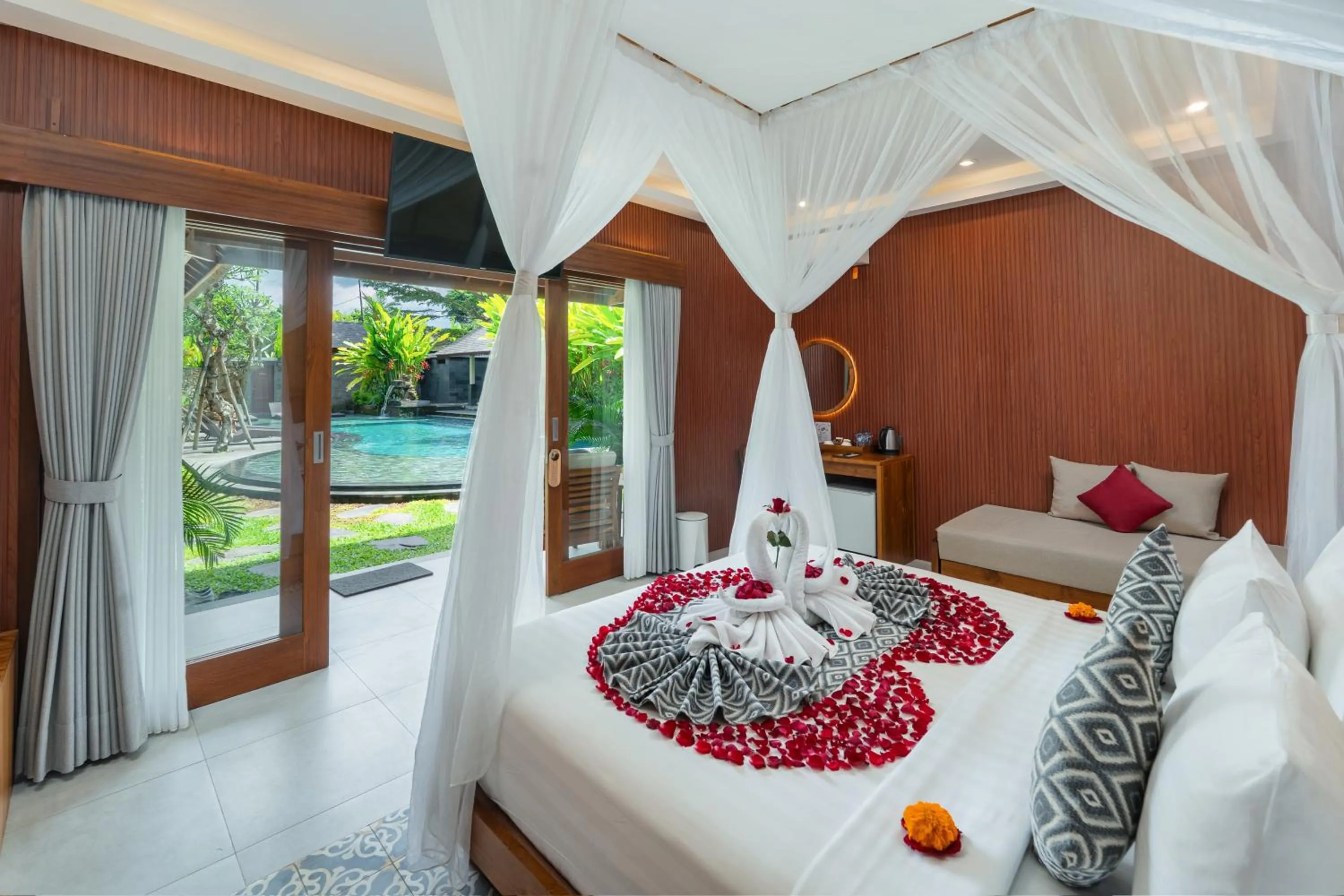 Communal lounge/ TV room, Bed in Puri Andong Villa