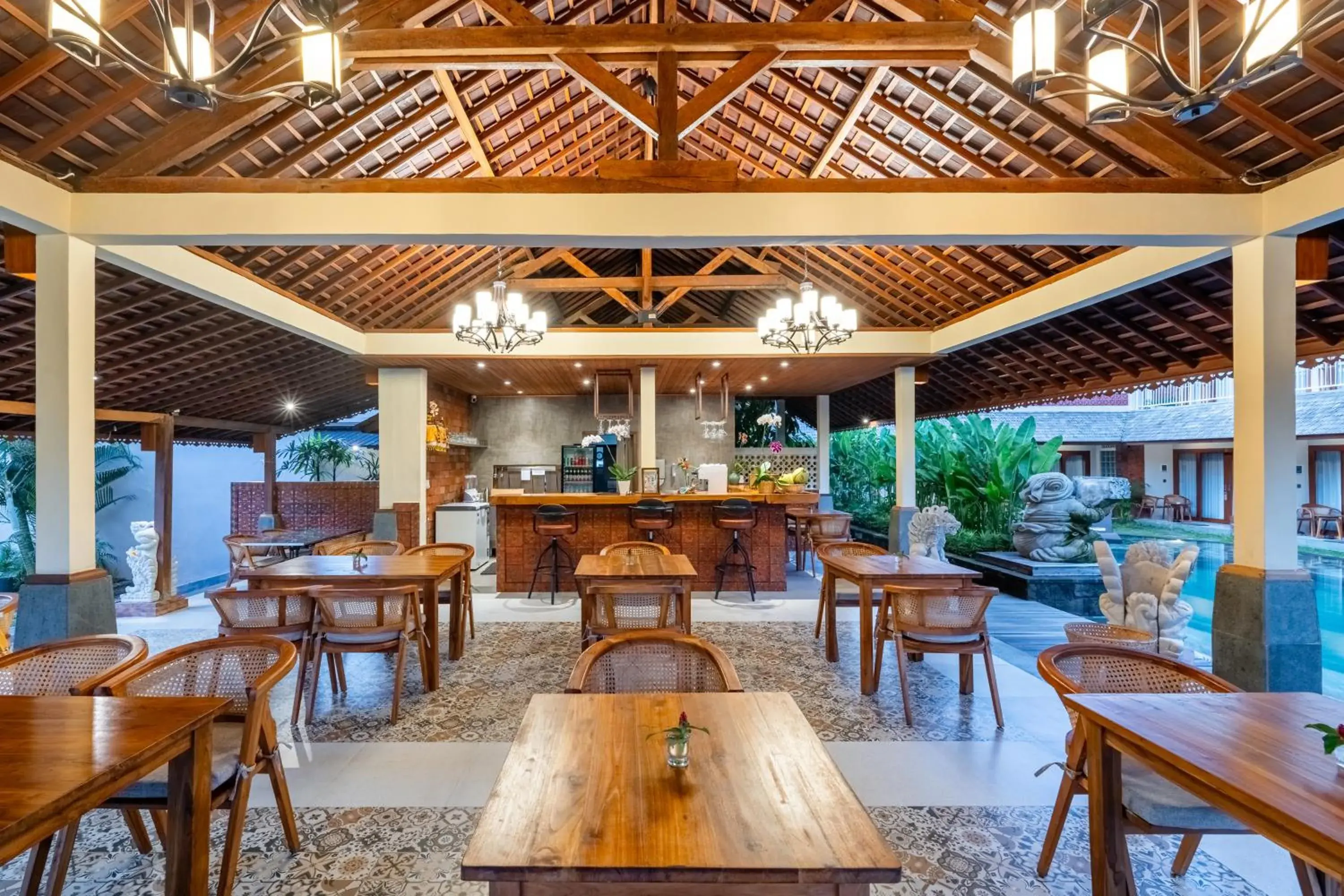 Restaurant/places to eat in Puri Andong Villa Restaurant/places to eat in Puri Andong Villa