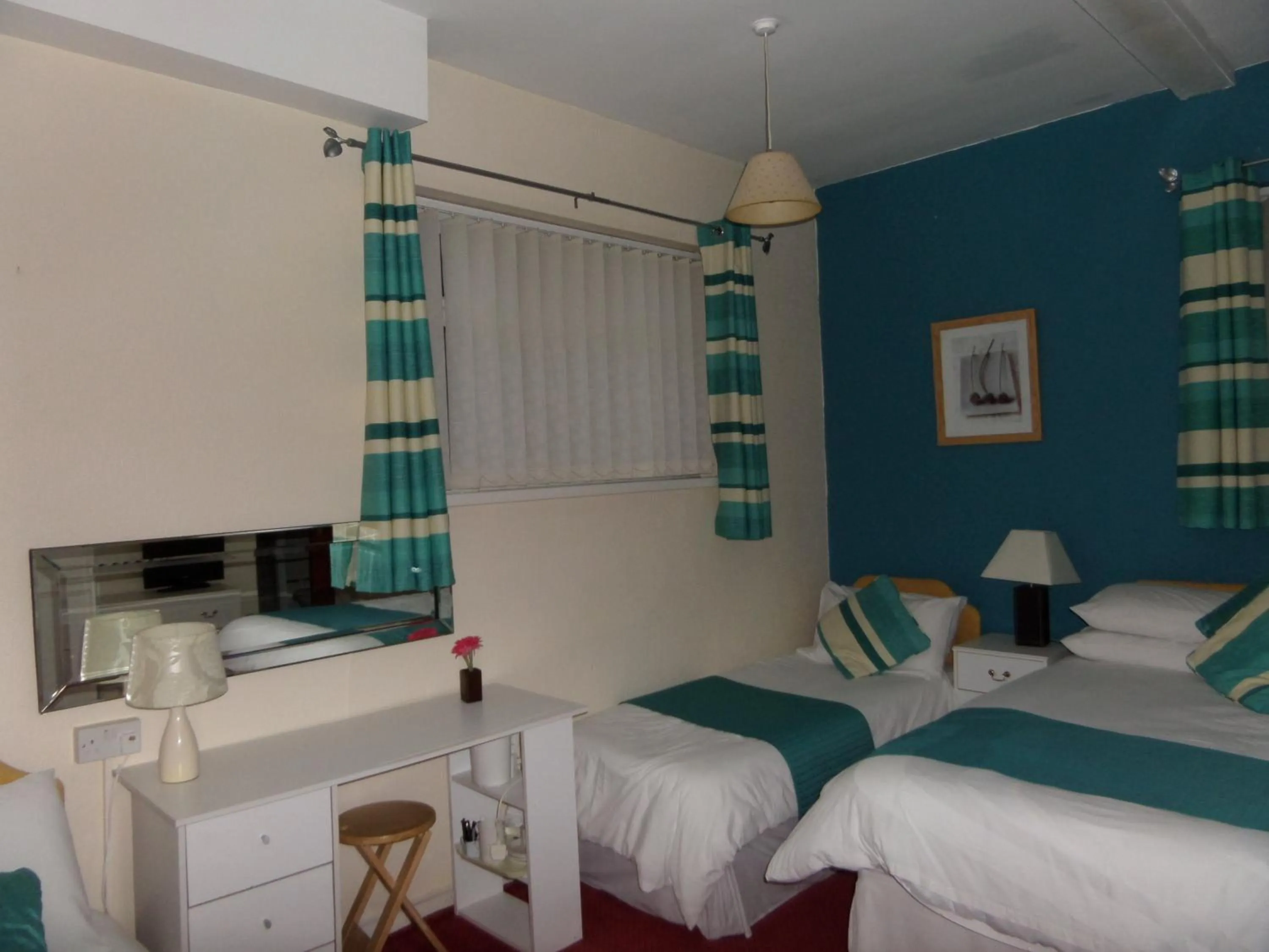 Photo of the whole room, Bed in The Grays