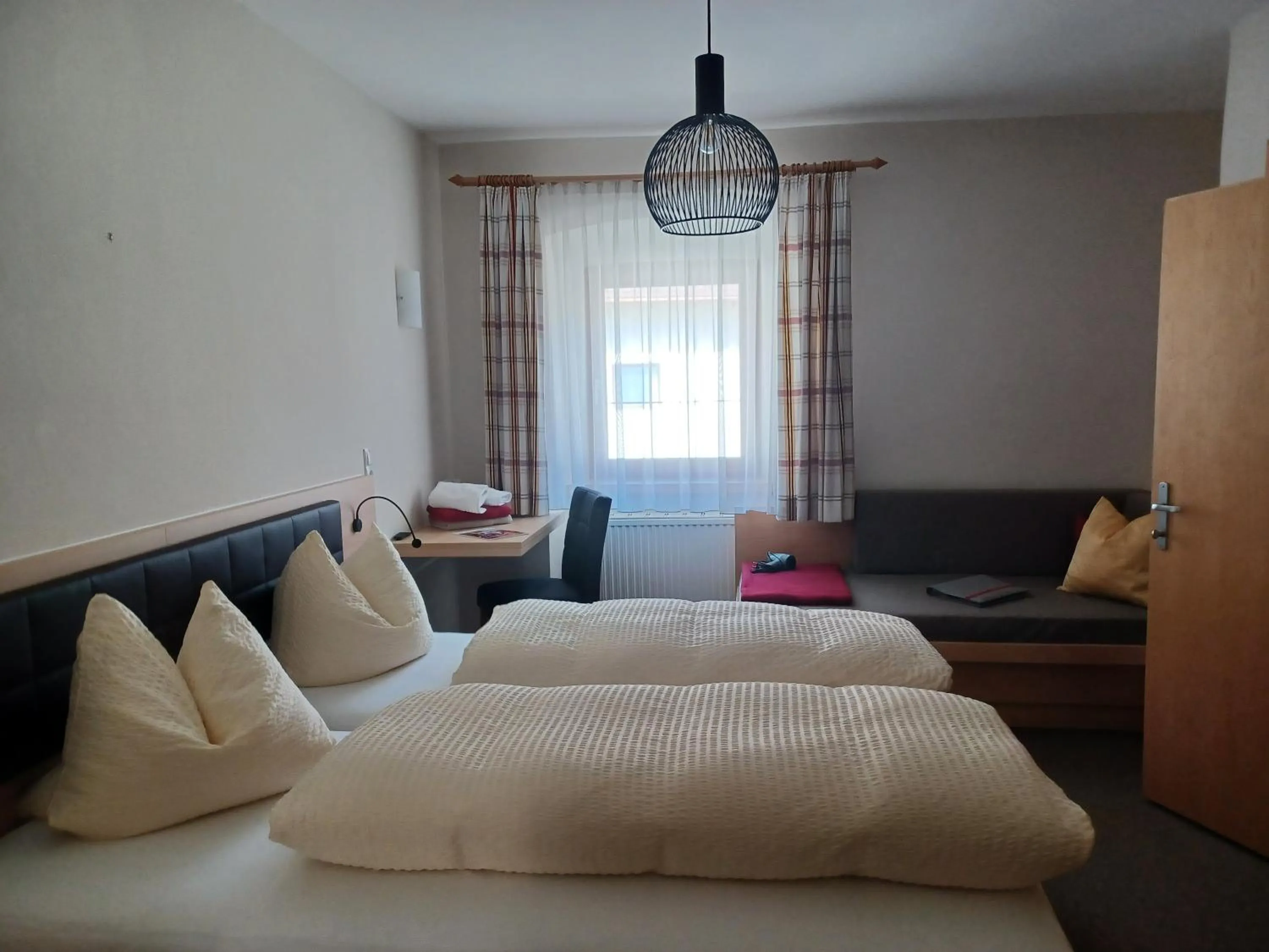 Property building, Bed in Hotel Garni Löwen