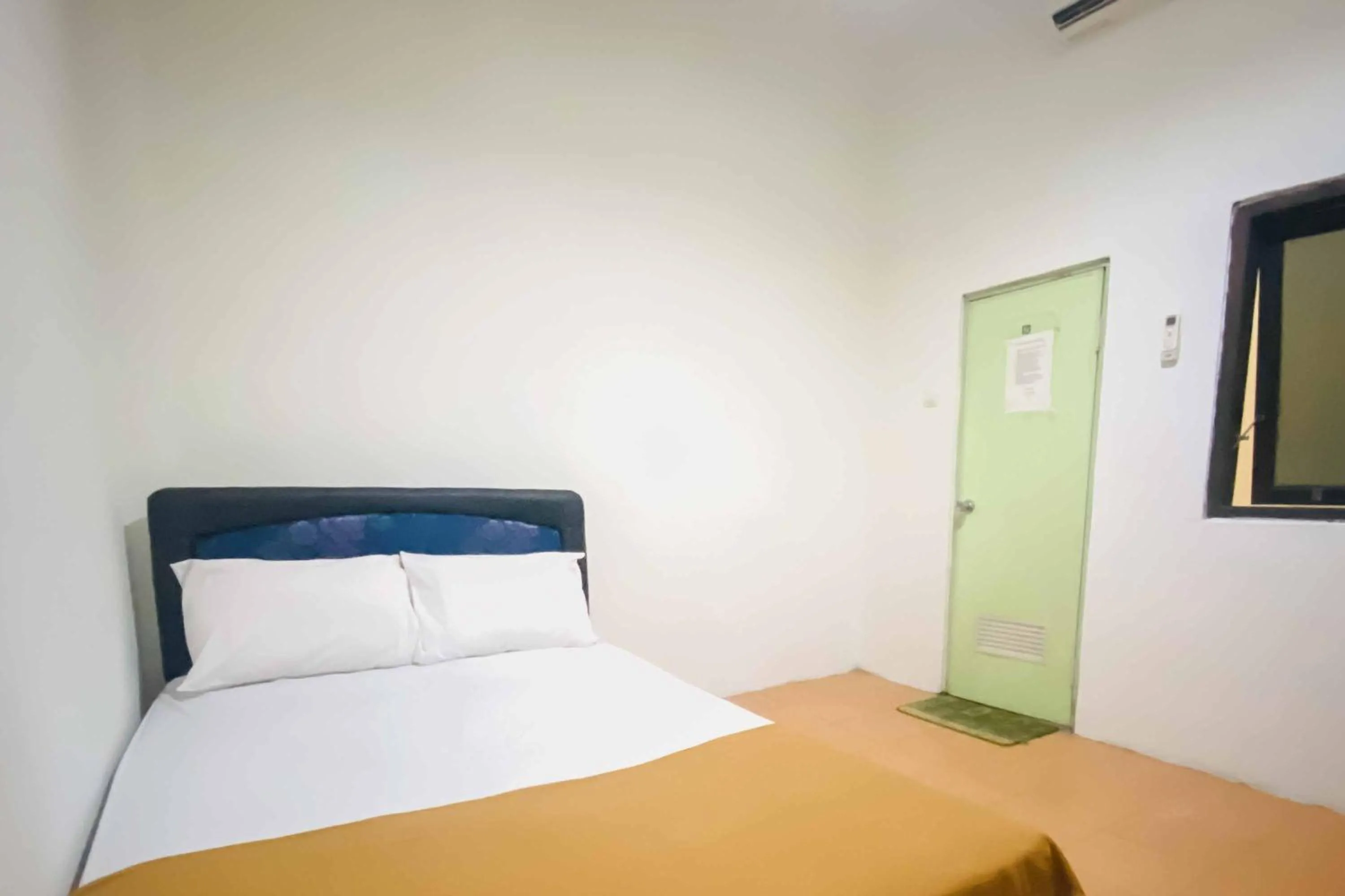 Bedroom, Bed in Kanca Homestay Syariah RedPartner near GOR Untung Suropati