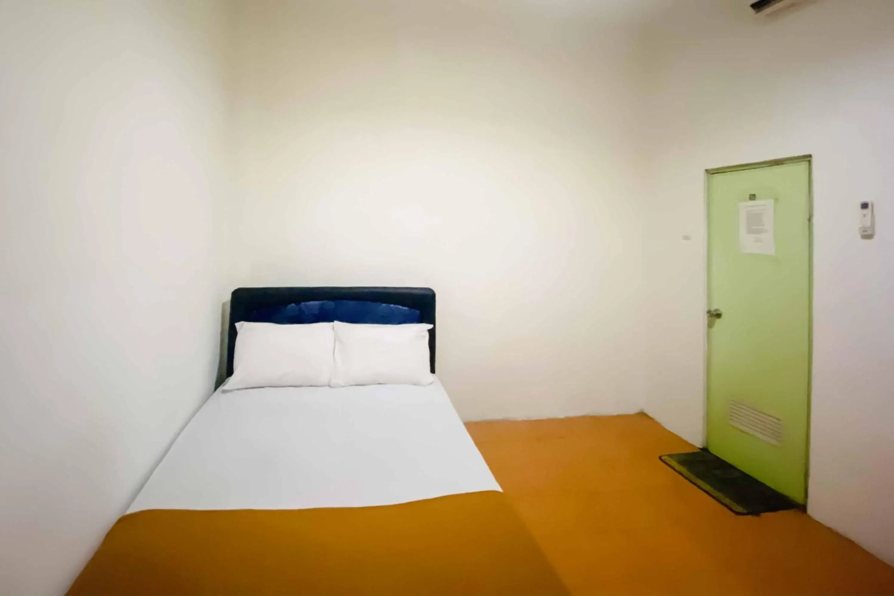 Bedroom, Bed in Kanca Homestay Syariah RedPartner near GOR Untung Suropati Bedroom, Bed in Kanca Homestay Syariah RedPartner near GOR Untung Suropati