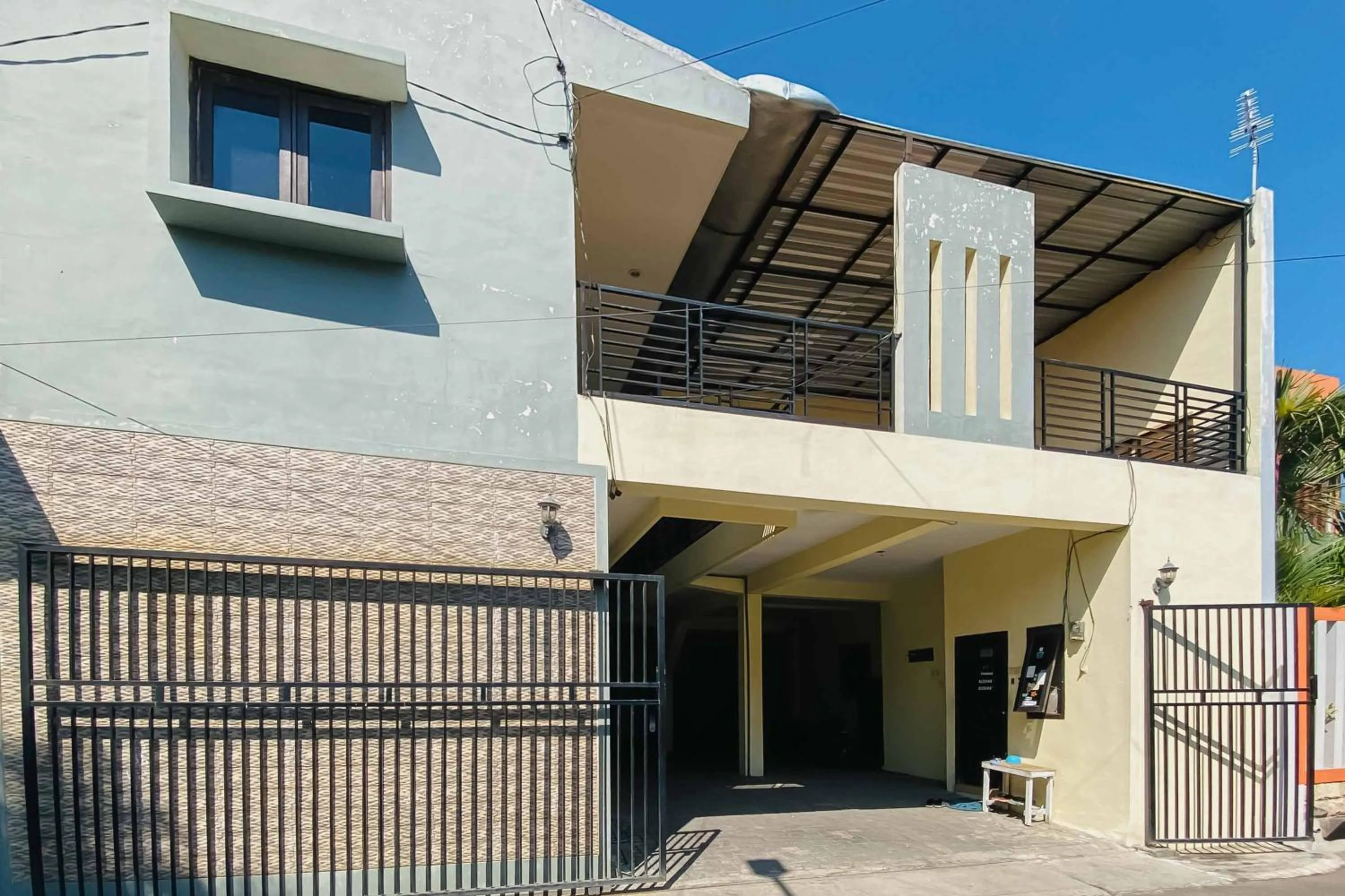 Property building in Kanca Homestay Syariah RedPartner near GOR Untung Suropati