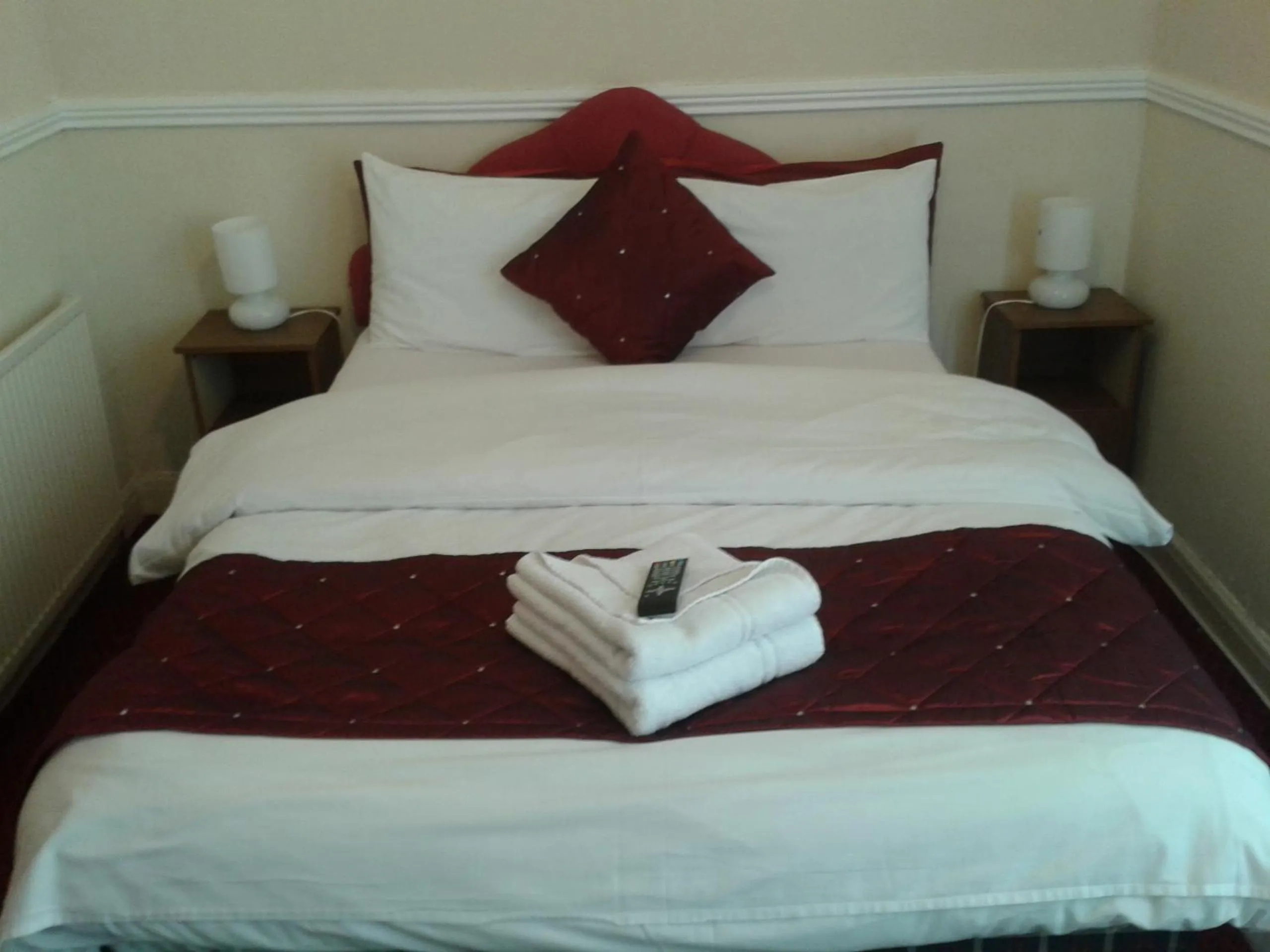 Bed in Lynwood Hotel