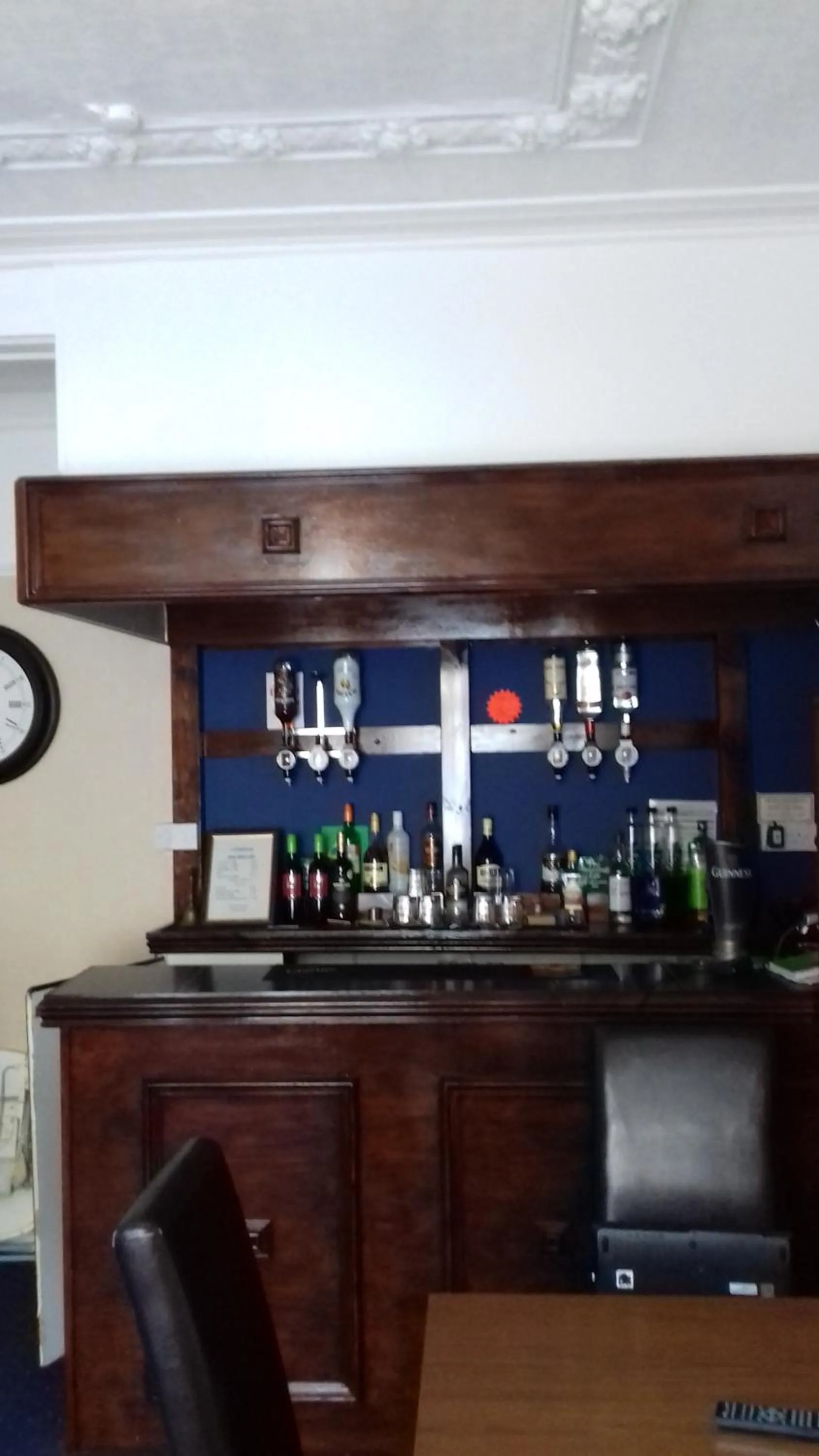 Food and drinks in Lynwood Hotel