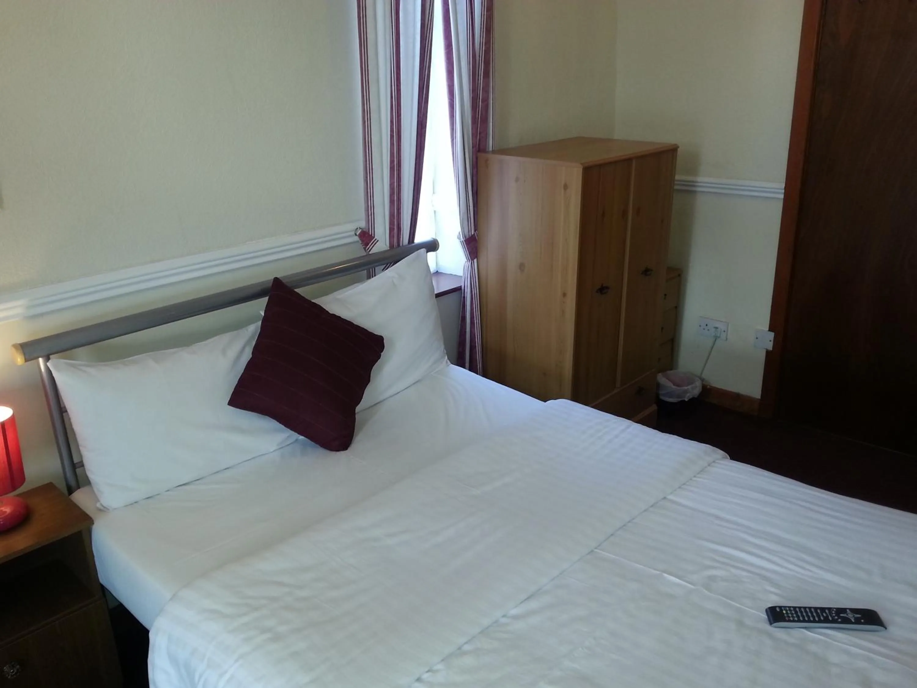 Bed in Lynwood Hotel