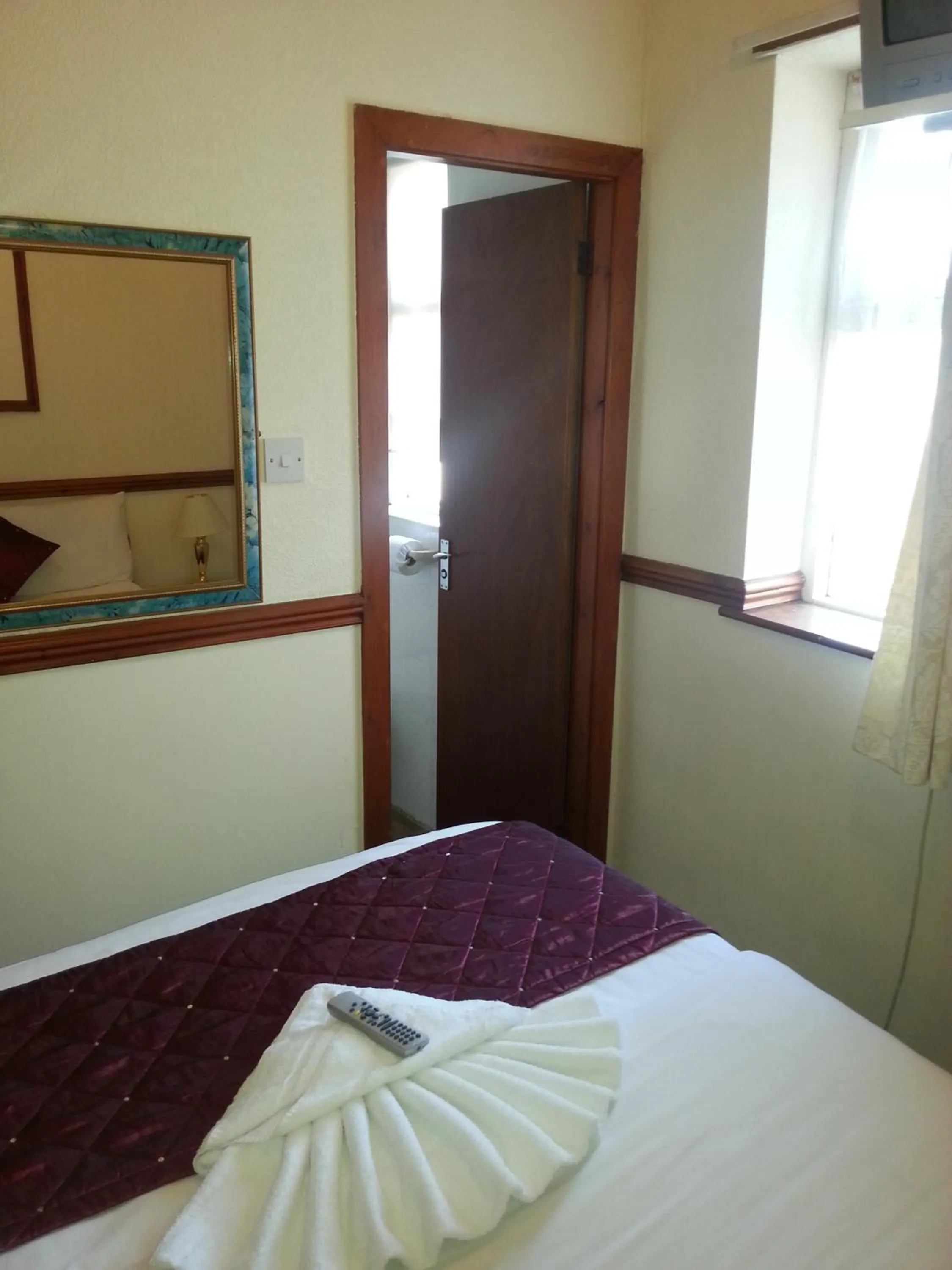 Other, Bed in Lynwood Hotel