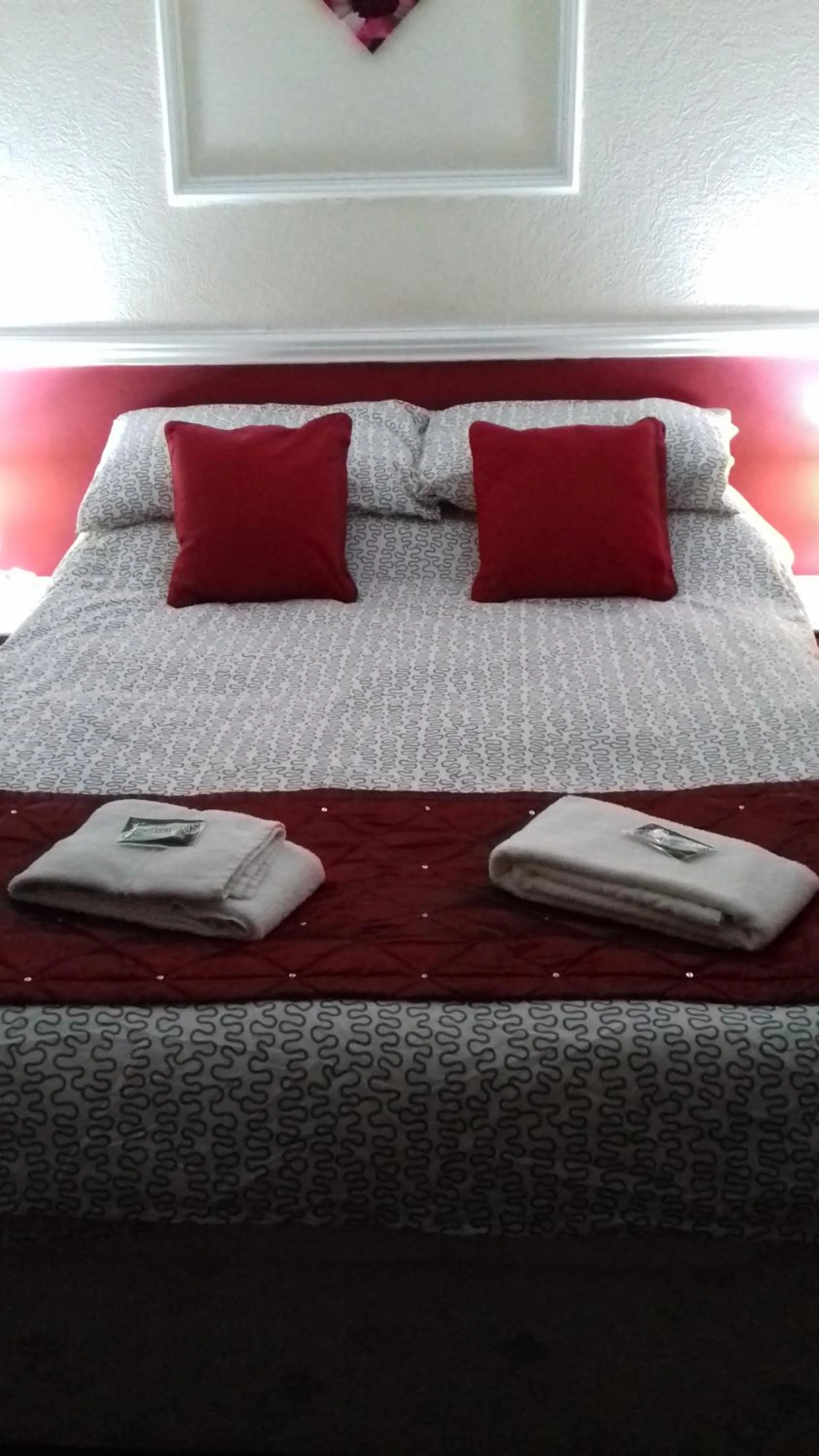 Bedroom, Bed in Lynwood Hotel