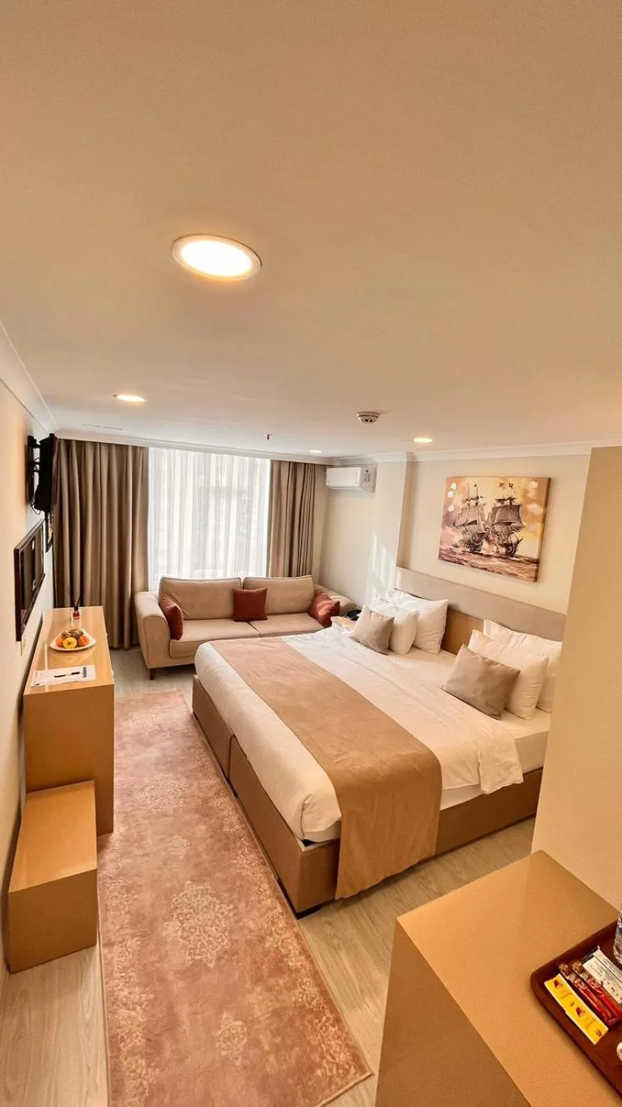 Communal lounge/ TV room, Bed in Şimal Hotel