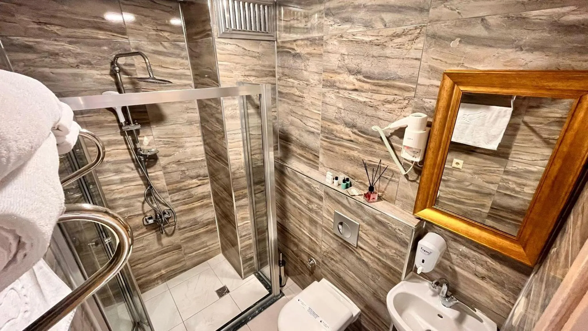 Shower in Şimal Hotel