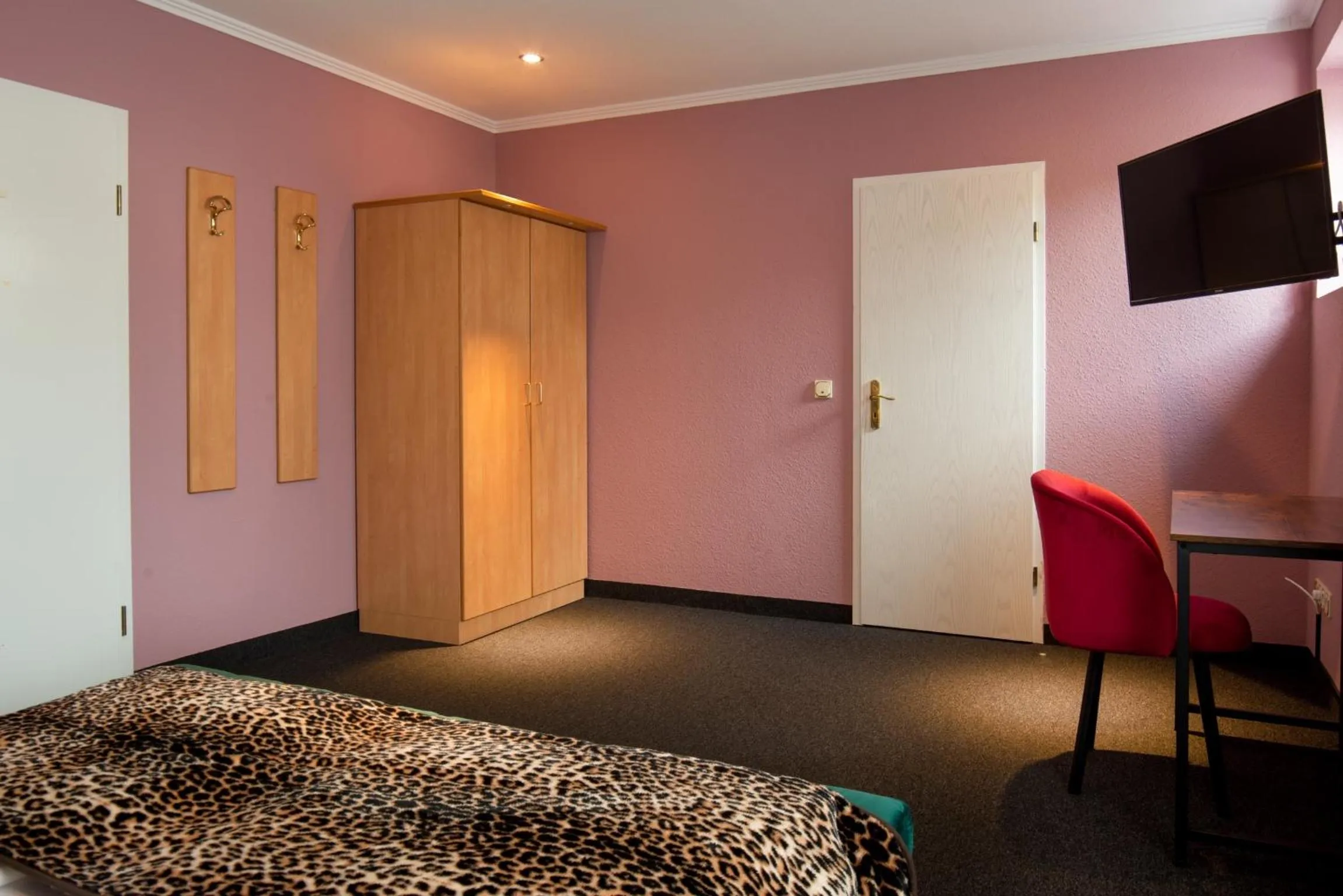 Photo of the whole room, Bed in SmartHotel Flamingo Self check-in