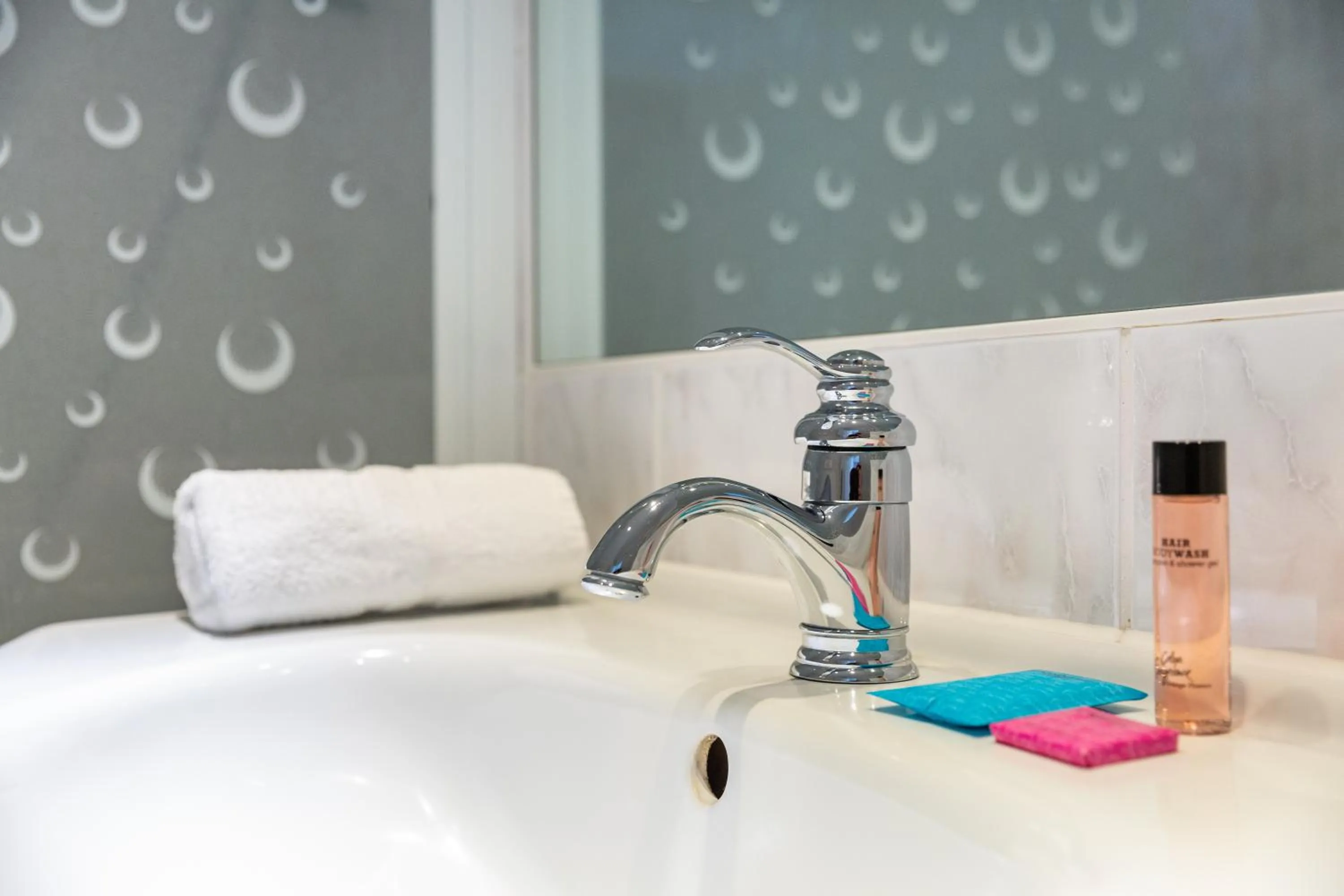 Bathroom, Bed in SmartHotel Flamingo Self check-in